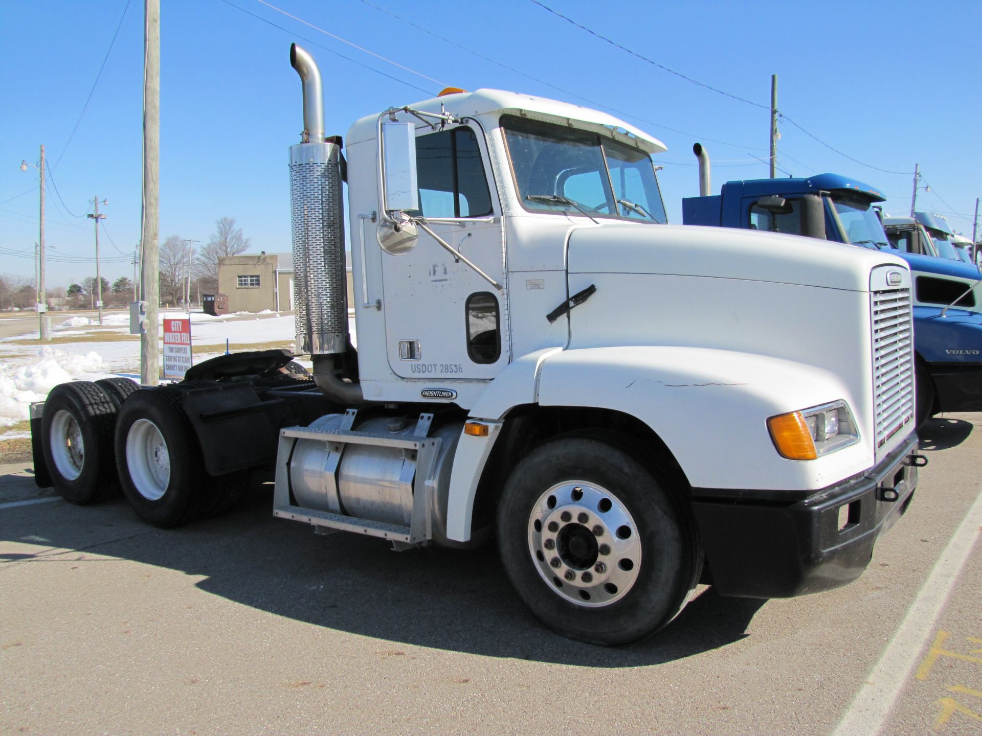 1998 Freightliner, day cab, air ride, Cummins M-11, Eaton 9-speed trans, 168” wheelbase, 523,830 mi - Image 2 of 51