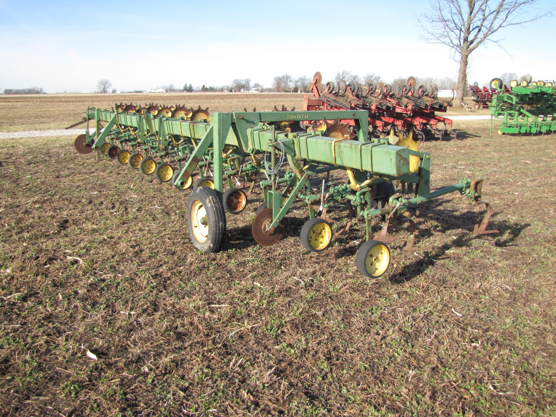 John Deere 12 x 30” RM row-crop cultivator, 3 pt, rolling shields, end transport - Image 3 of 19