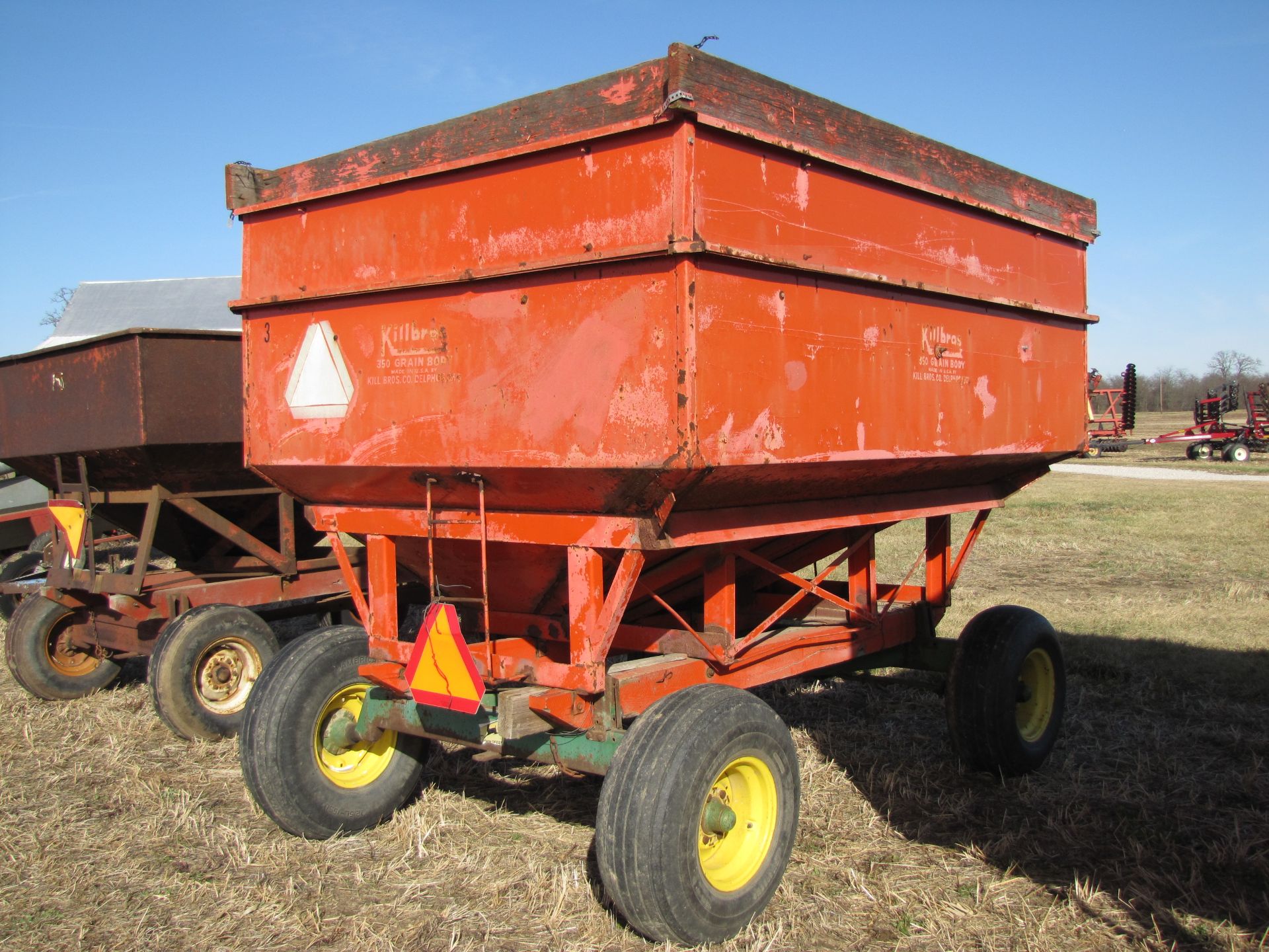 Killbros 350 gravity bed wagon on 1065 John Deere gear - Image 6 of 23