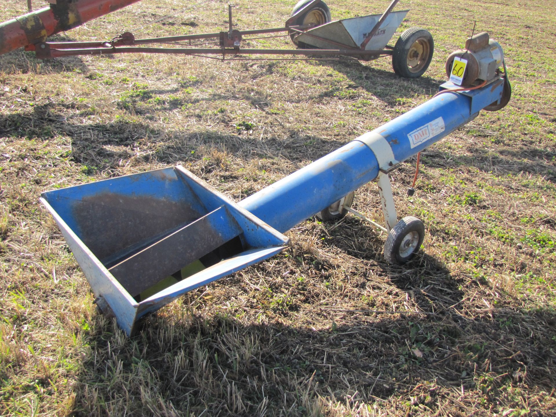 DMI 8” x 7’ auger, w/electric motor, on wheels - Image 3 of 6