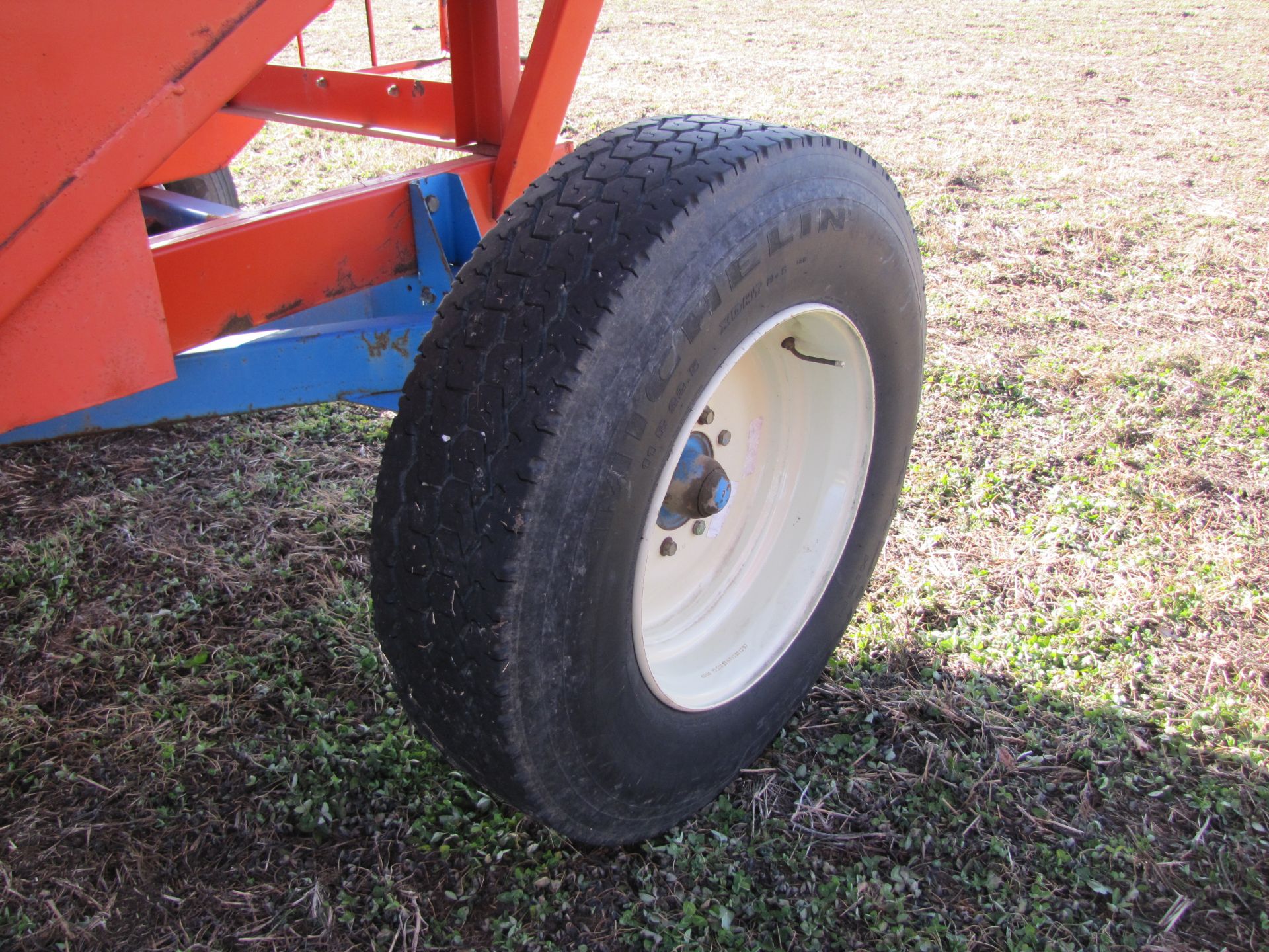 Killbros 385 gravity bed wagon, 11 R 22.5 tires - Image 16 of 18