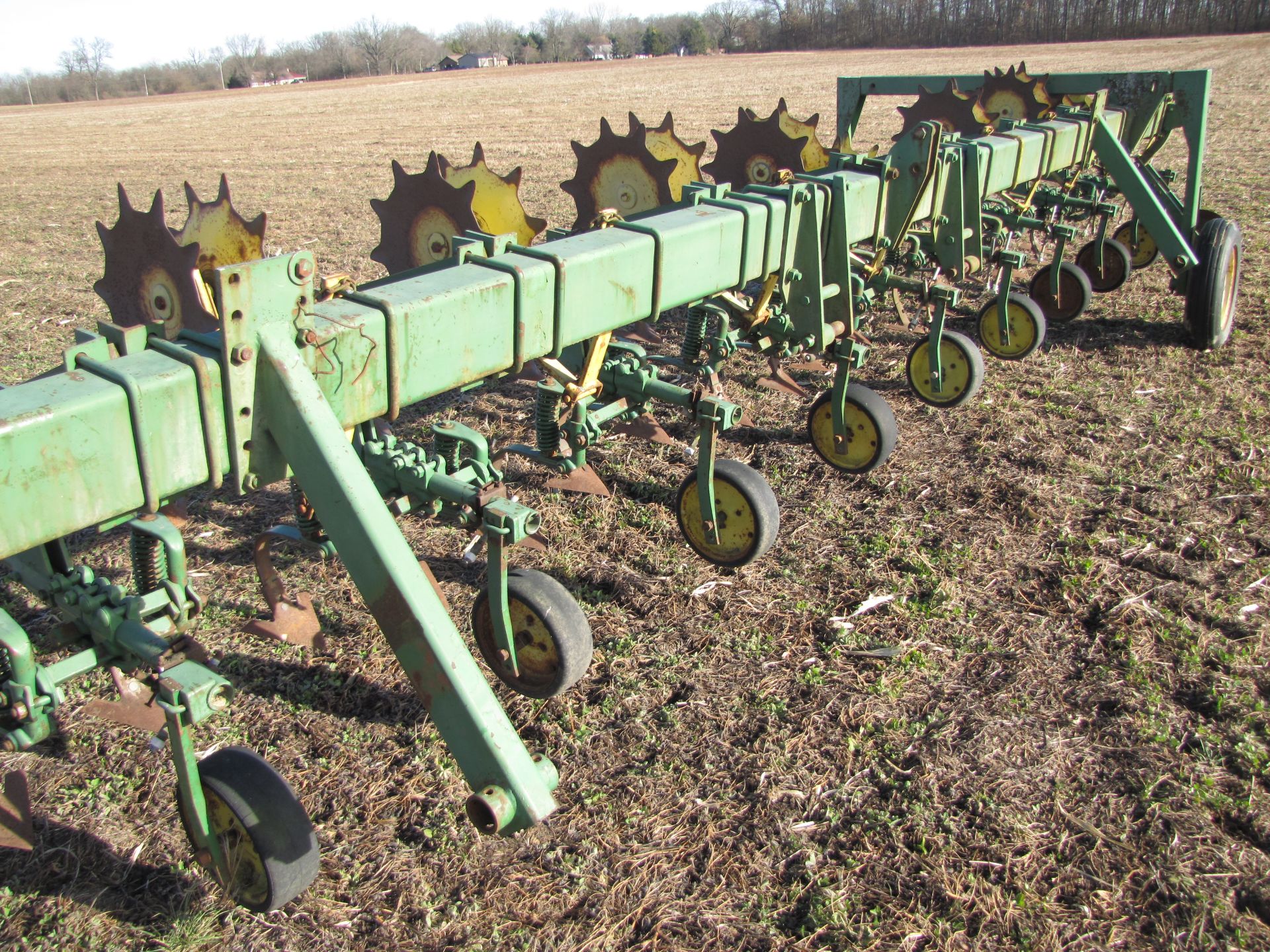 John Deere 12 x 30” RM row-crop cultivator, 3 pt, rolling shields, end transport - Image 15 of 19