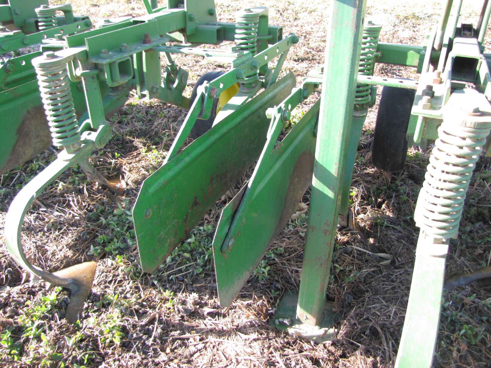 John Deere 845 12R30 row crop cultivator, flat fold w/ shields, 3 pt - Image 22 of 25