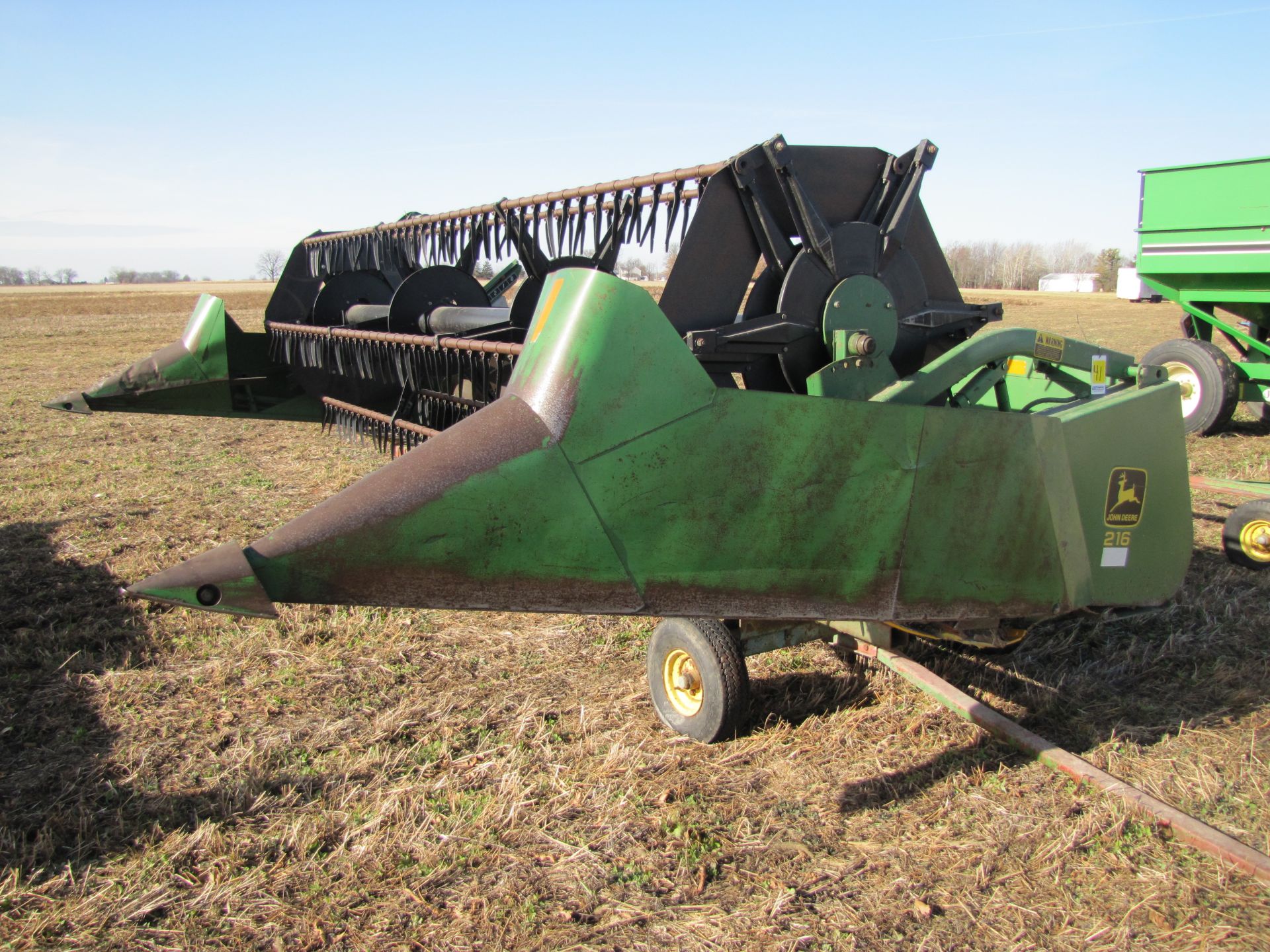 16’ John Deere 216 grain head w/ SCH cutter bar, hyd raise reel, variable speed