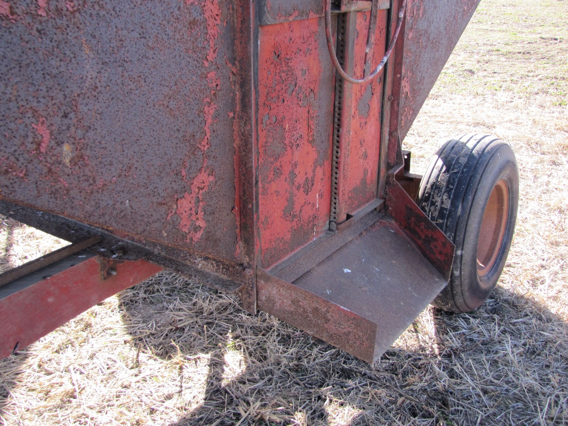 J & M 150 gravity bed wagon - Image 14 of 15