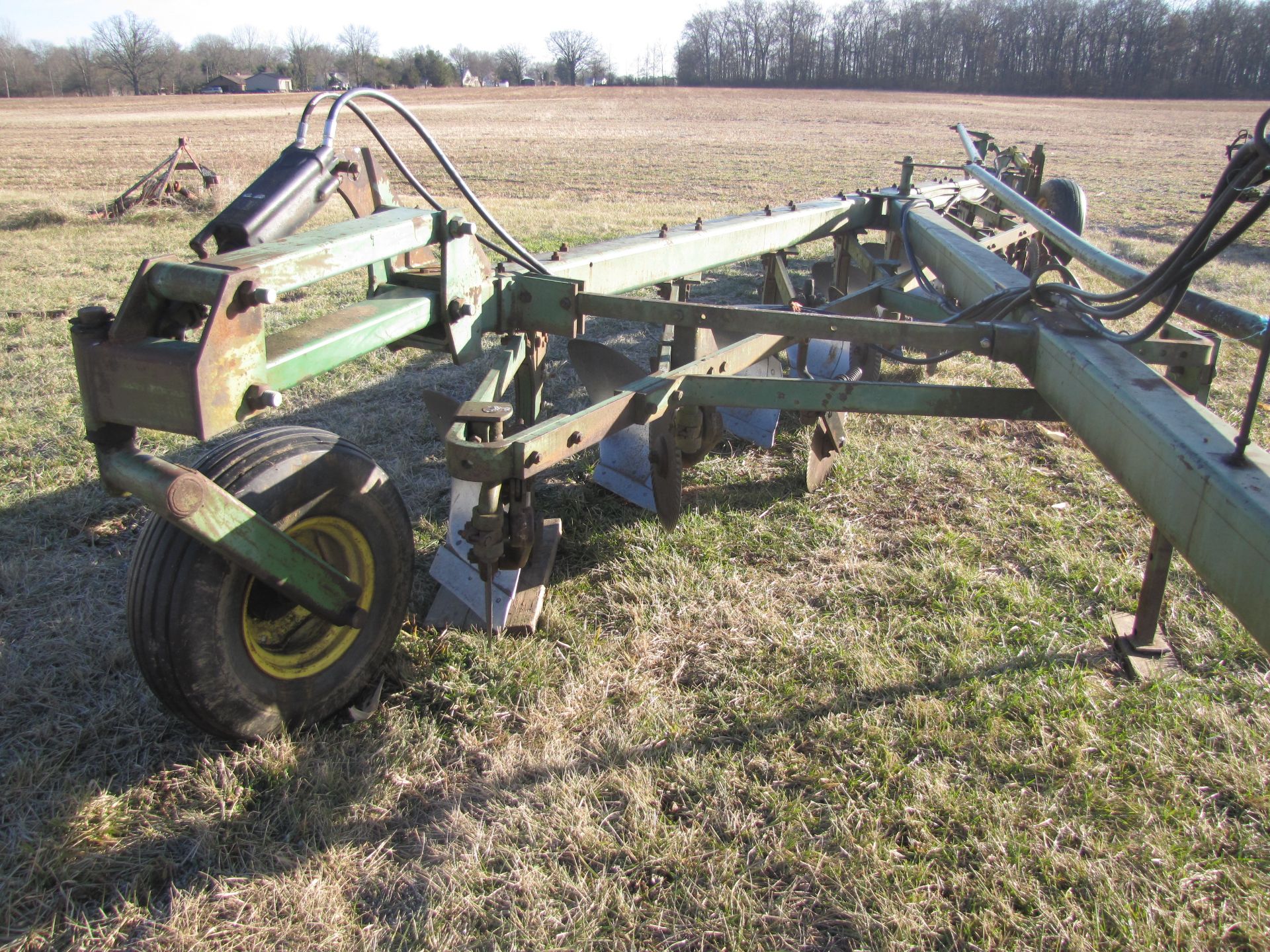 John Deere 8 x 16” 2350-2450 plow, onland hitch - Image 8 of 22