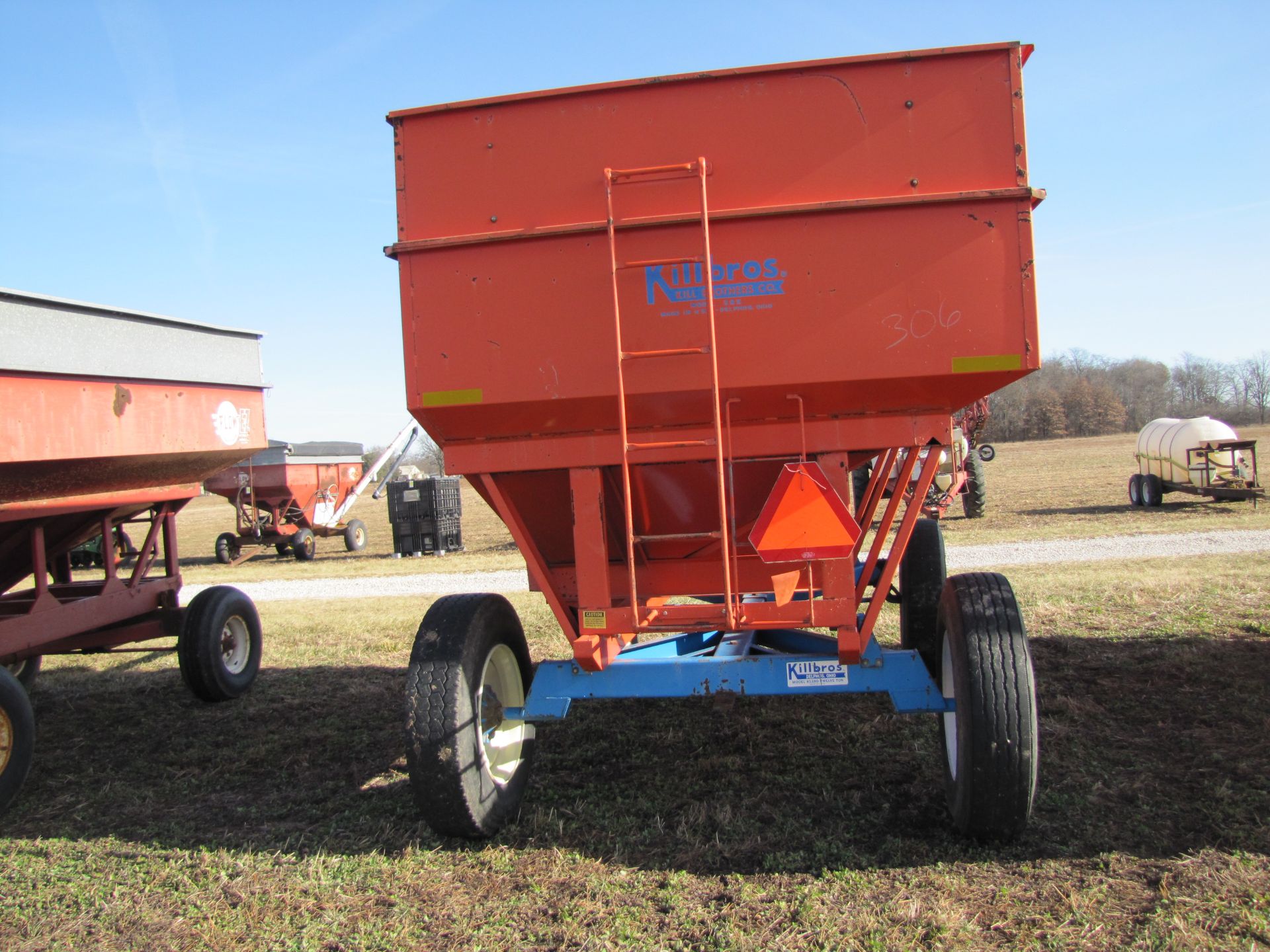 Killbros 385 gravity bed wagon, 11 R 22.5 tires - Image 5 of 18