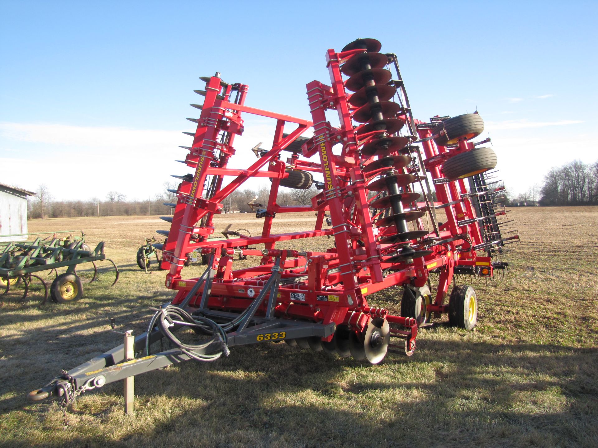 25’ Sunflower 6333 soil finisher, hyd fold, 6-bar high residue harrow, rear hitch, rear hyd