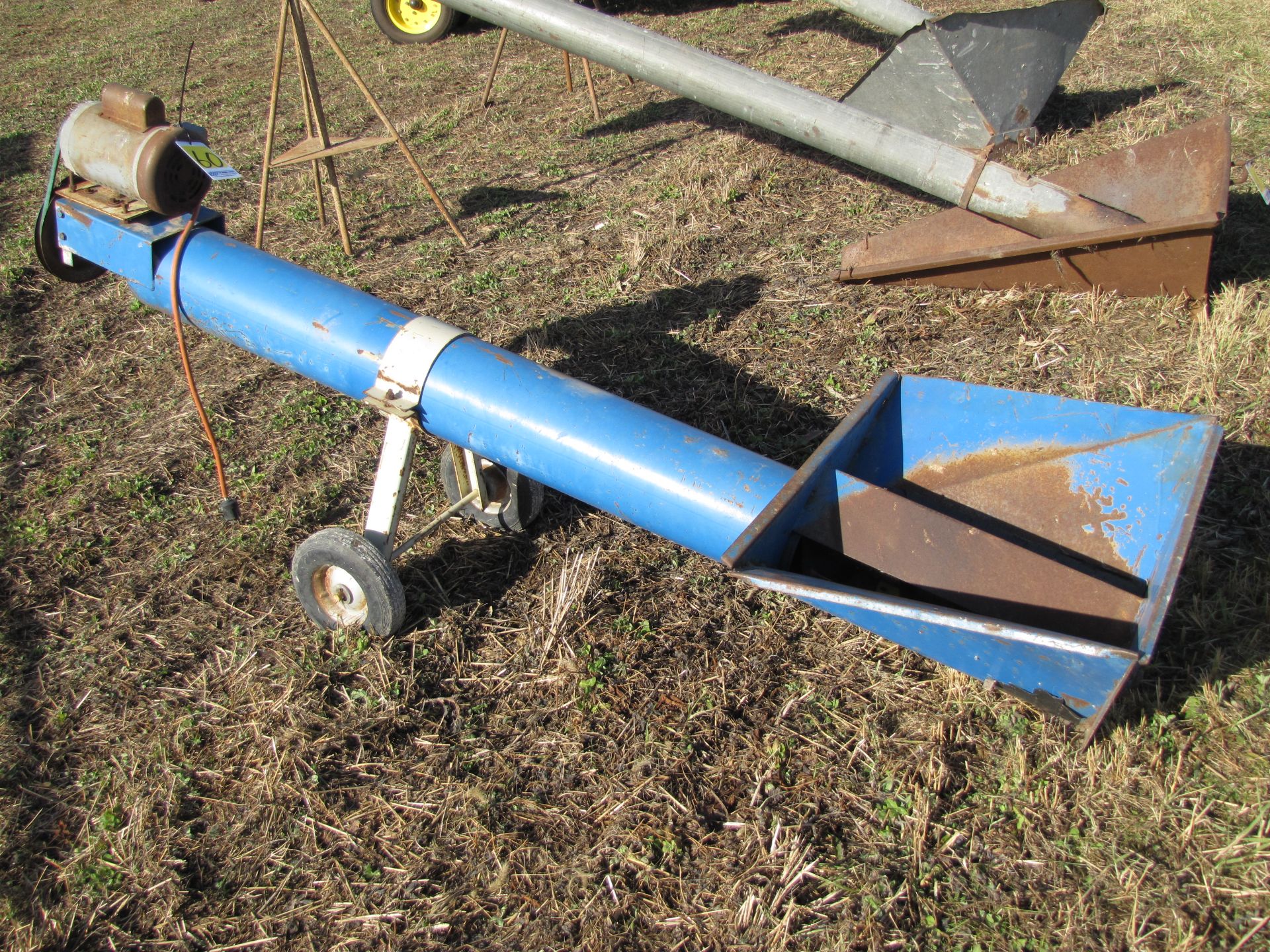 DMI 8” x 7’ auger, w/electric motor, on wheels