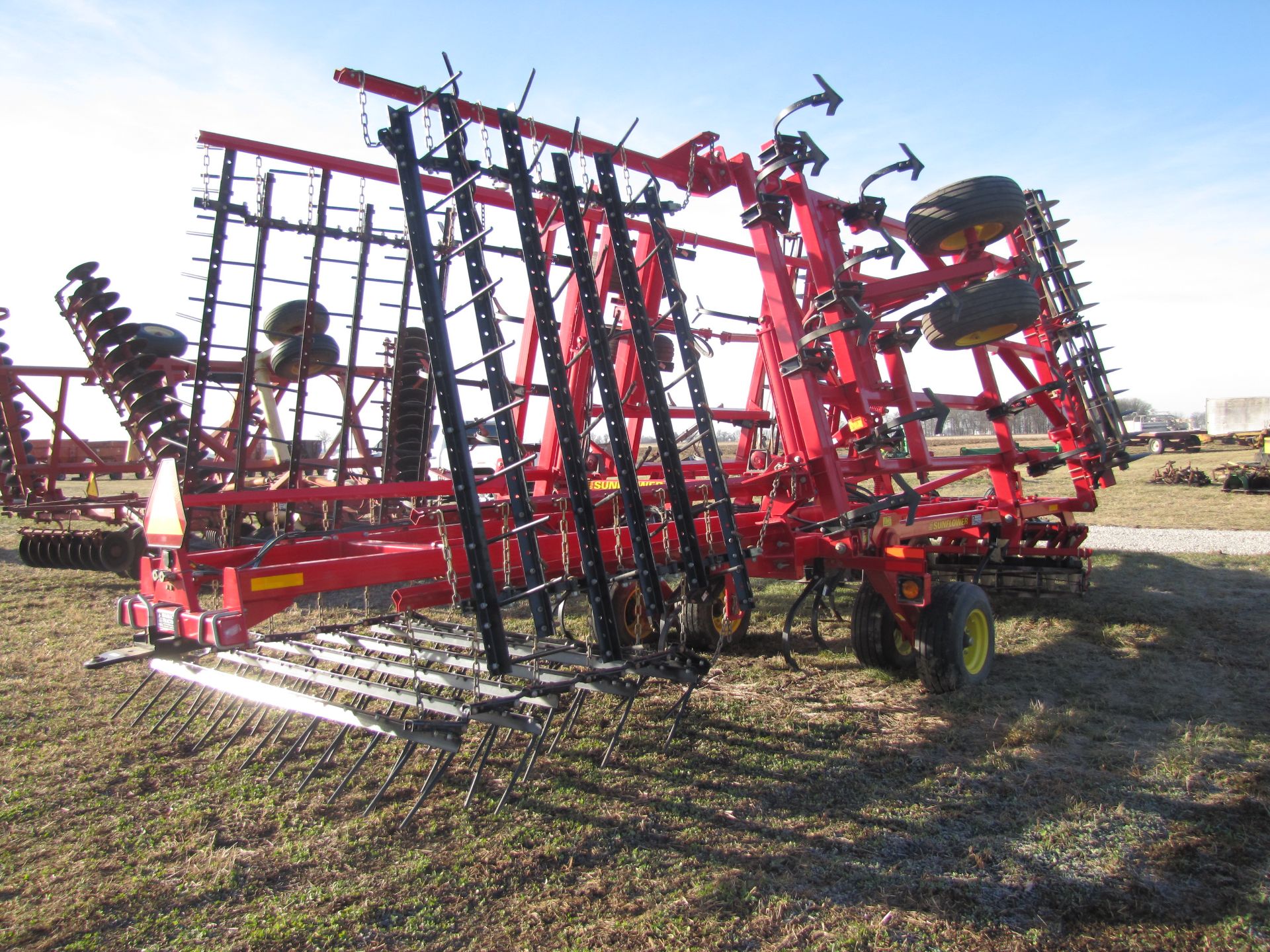 25’ Sunflower 6333 soil finisher, hyd fold, 6-bar high residue harrow, rear hitch, rear hyd - Image 5 of 31