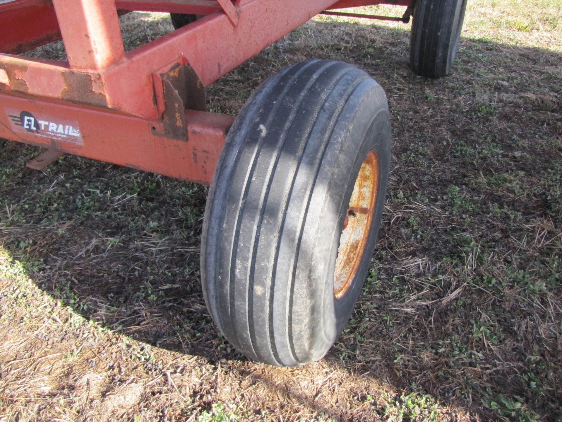 EZ Flow 300 gravity bed wagon on EZ Trail 1074 gear - Image 14 of 17