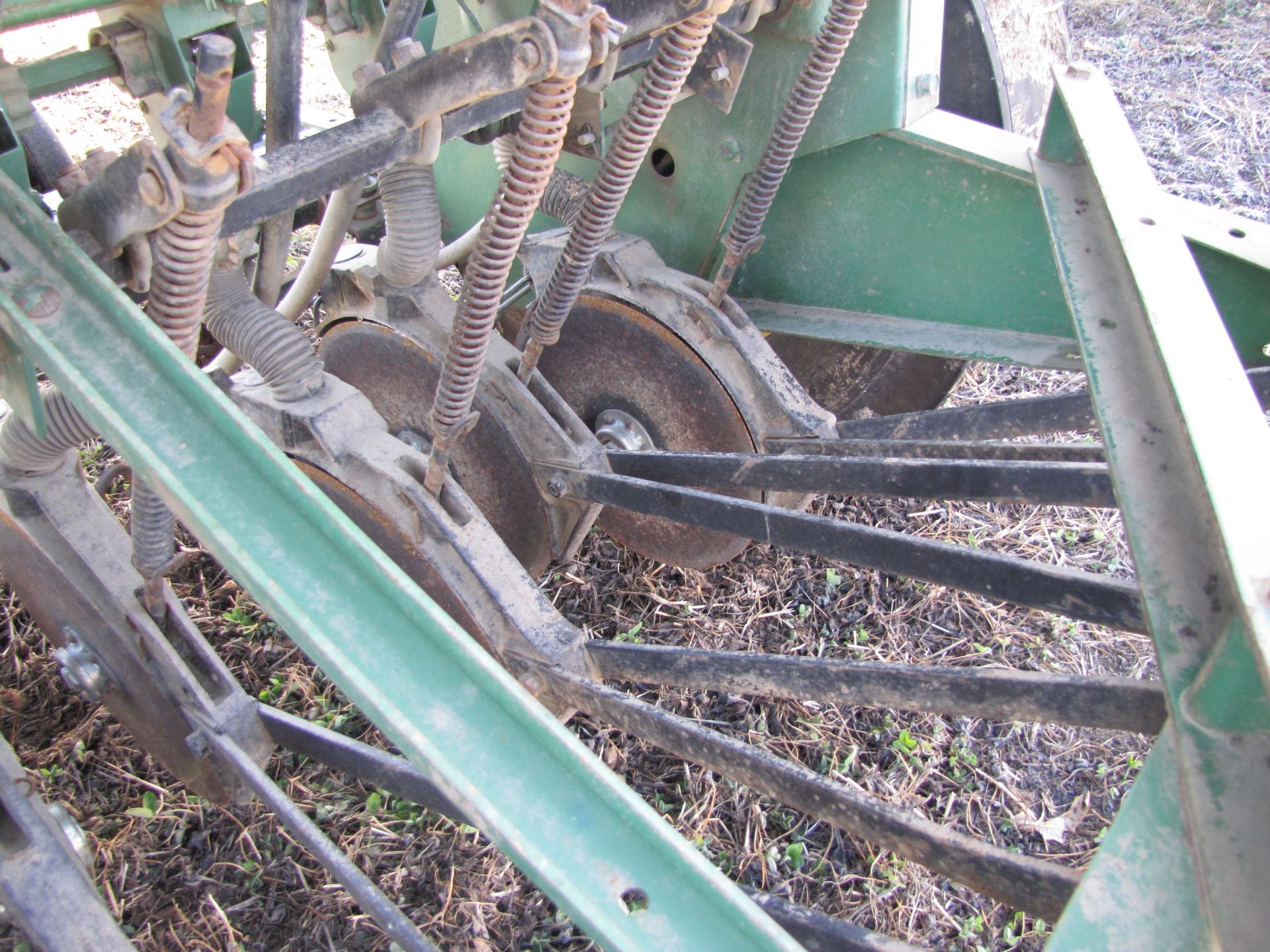 John Deere 8300 end-wheel drill, 21-hole x 7”, grass seed - Image 10 of 21