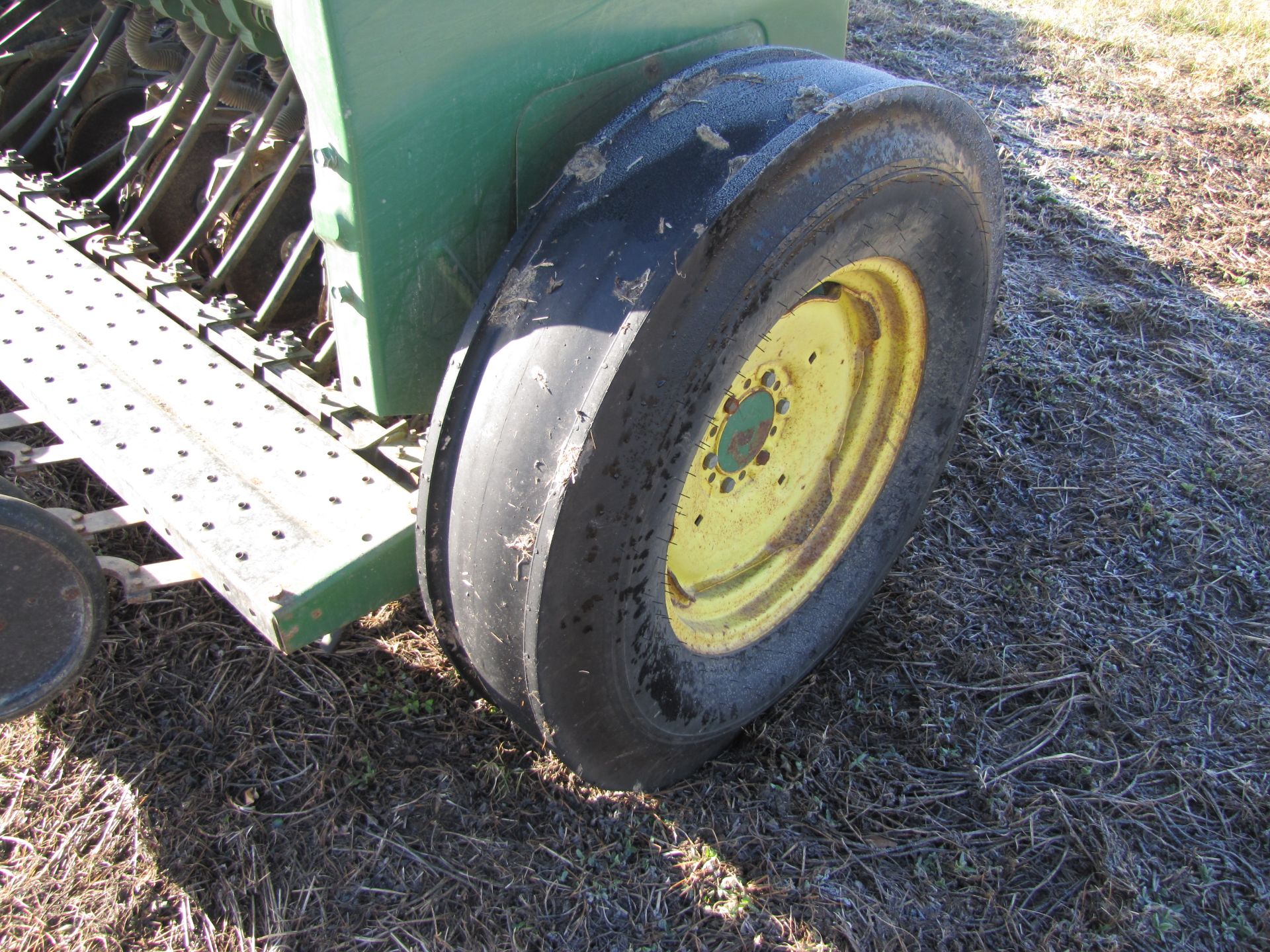 John Deere 8300 end-wheel drill, 21-hole x 7”, grass seed - Image 19 of 21