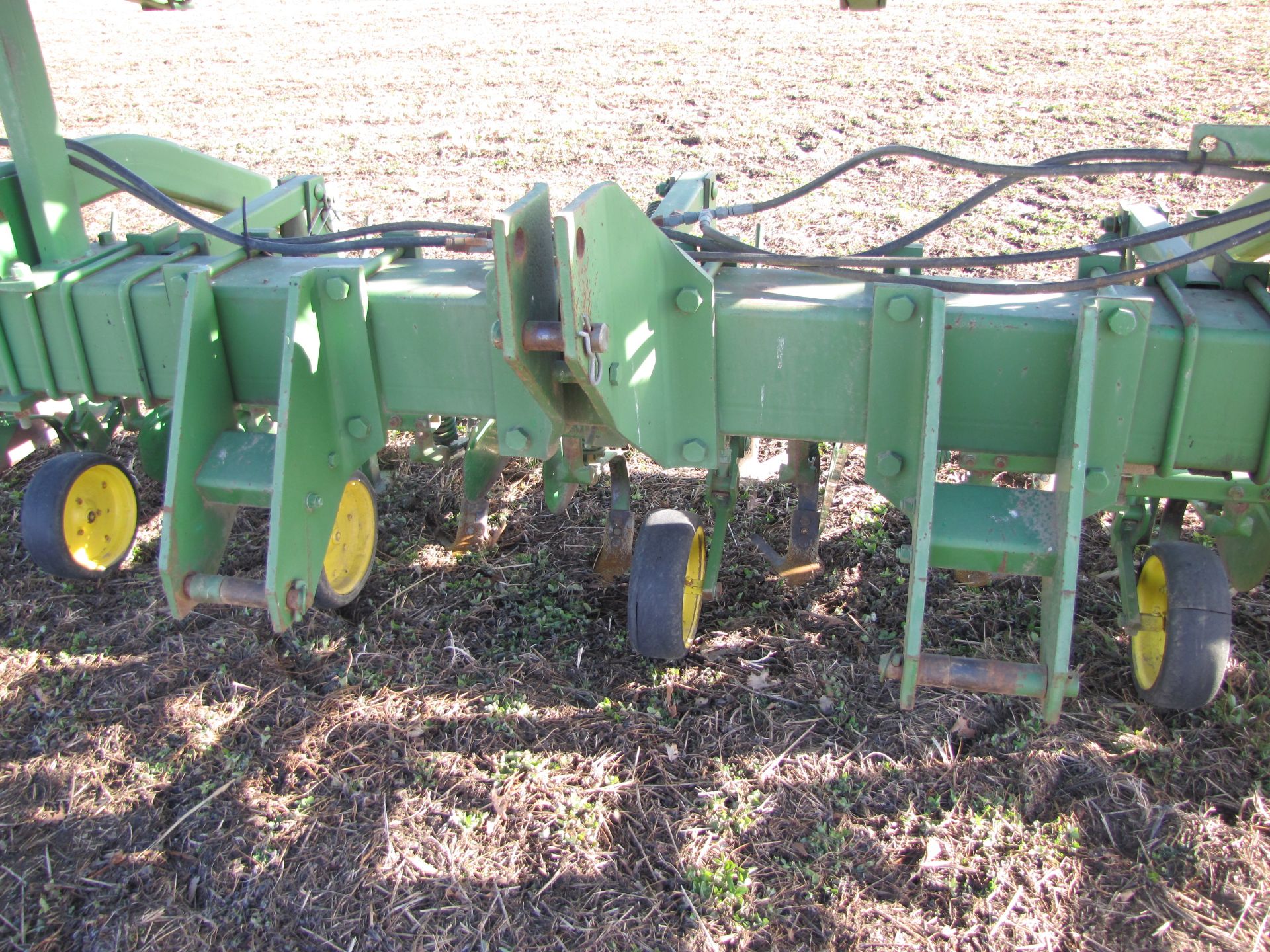 John Deere 845 12R30 row crop cultivator, flat fold w/ shields, 3 pt - Image 9 of 25