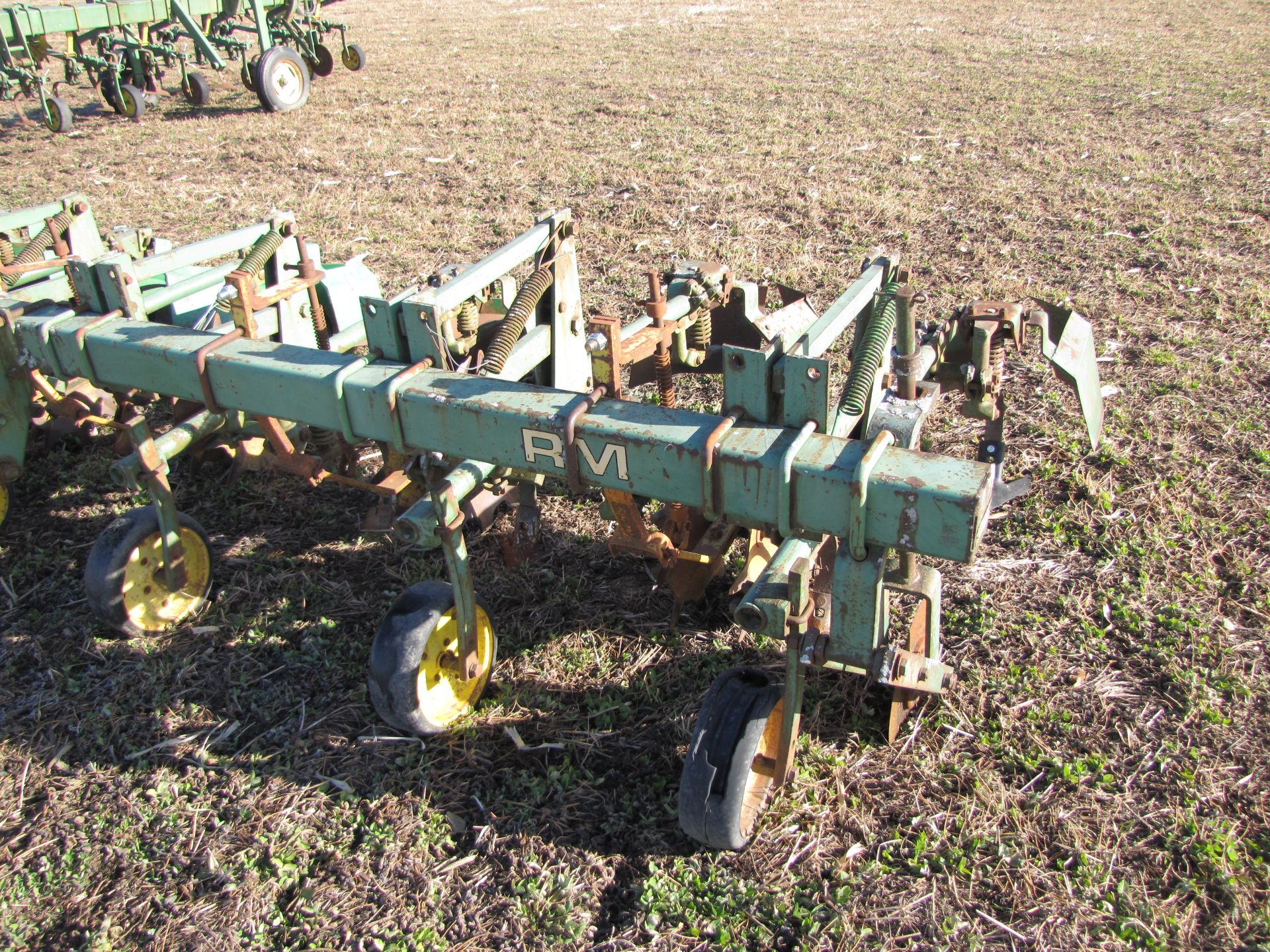 John Deere RM 6R30 row-crop cultivator, 3 pt, rolling shields - Image 8 of 15