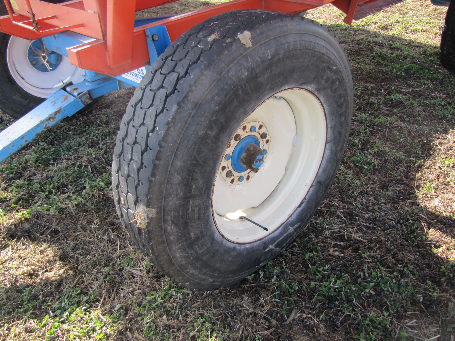 Killbros 385 gravity bed wagon, 11 R 22.5 tires - Image 14 of 18