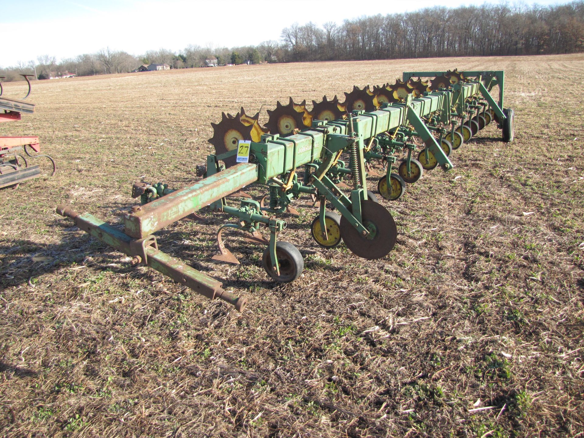 John Deere 12 x 30” RM row-crop cultivator, 3 pt, rolling shields, end transport