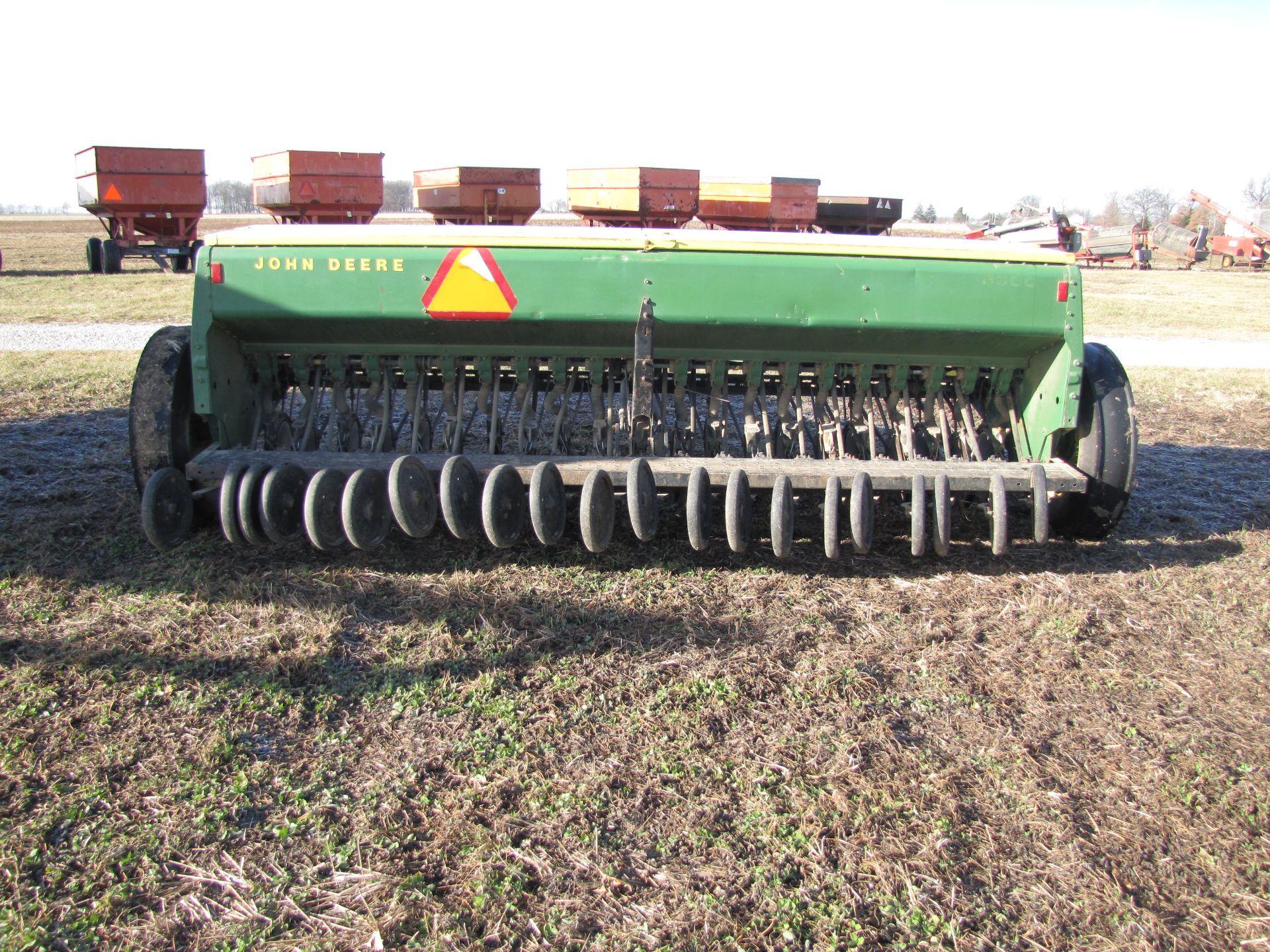 John Deere 8300 end-wheel drill, 21-hole x 7”, grass seed - Image 4 of 21