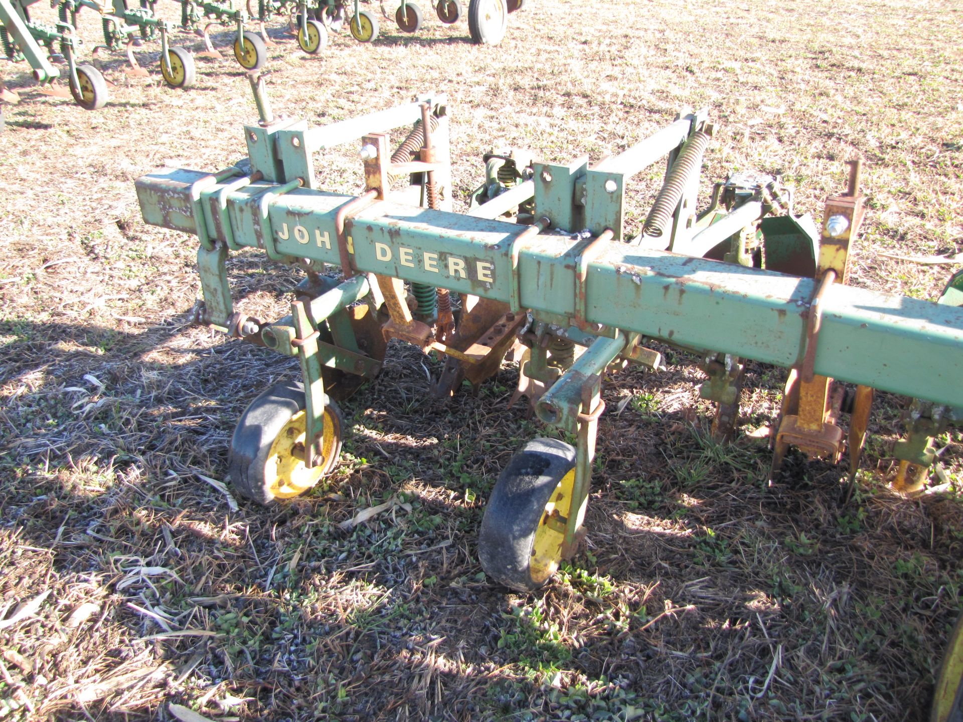 John Deere RM 6R30 row-crop cultivator, 3 pt, rolling shields - Image 6 of 15