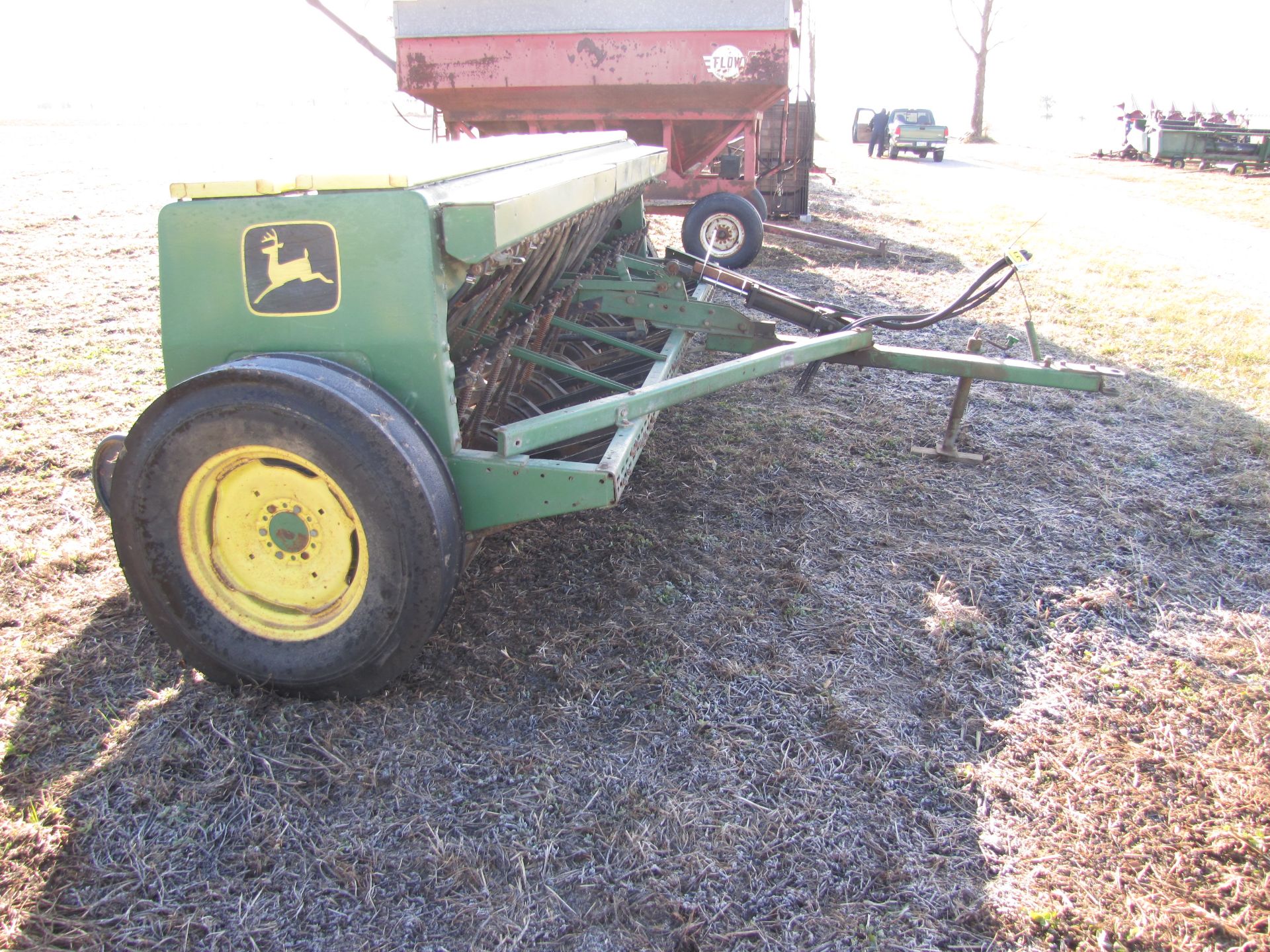 John Deere 8300 end-wheel drill, 21-hole x 7”, grass seed - Image 6 of 21