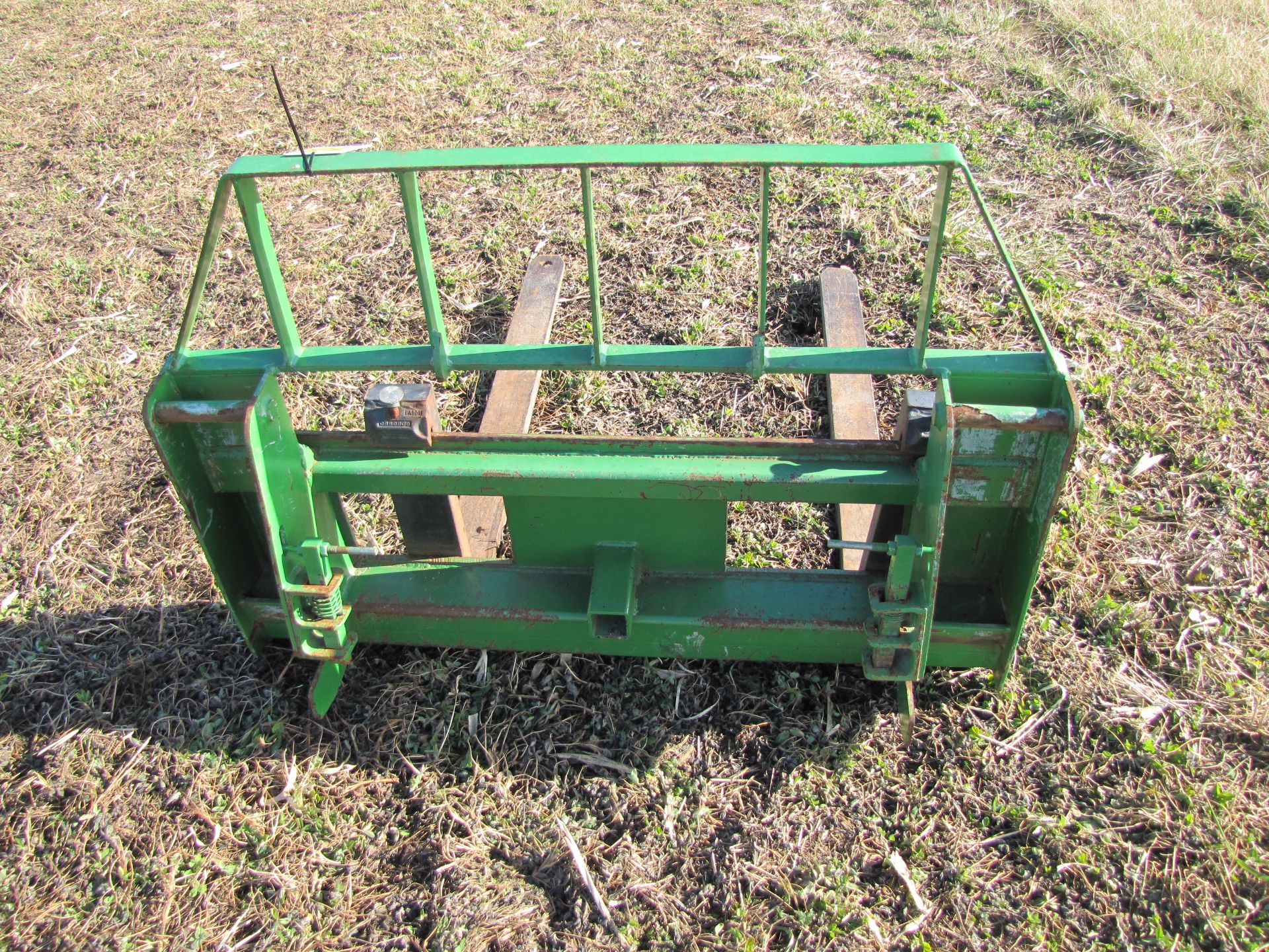 Set of Frontier pallet forks to fit JD 740 classic loader - Image 4 of 4