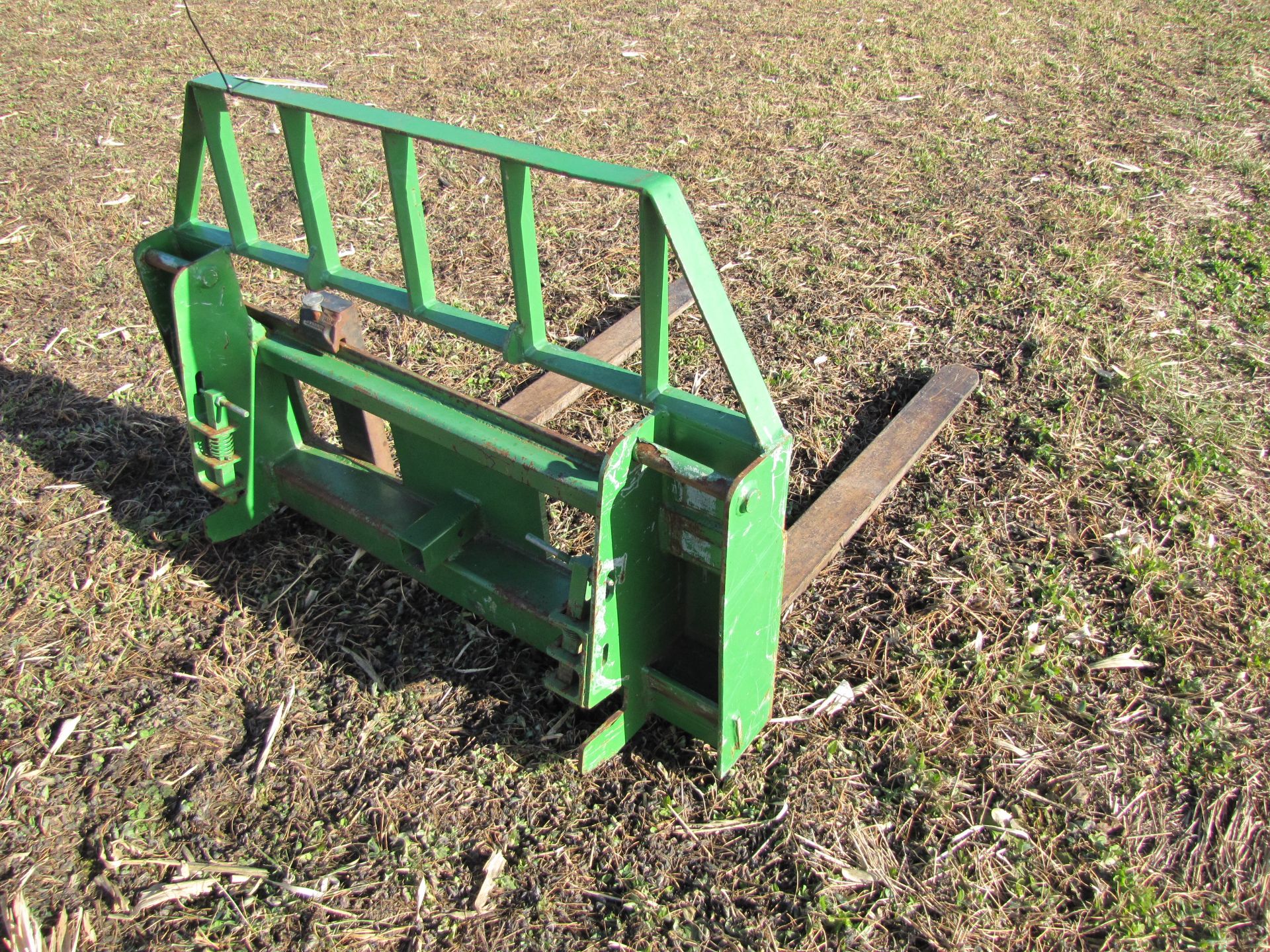 Set of Frontier pallet forks to fit JD 740 classic loader - Image 3 of 4