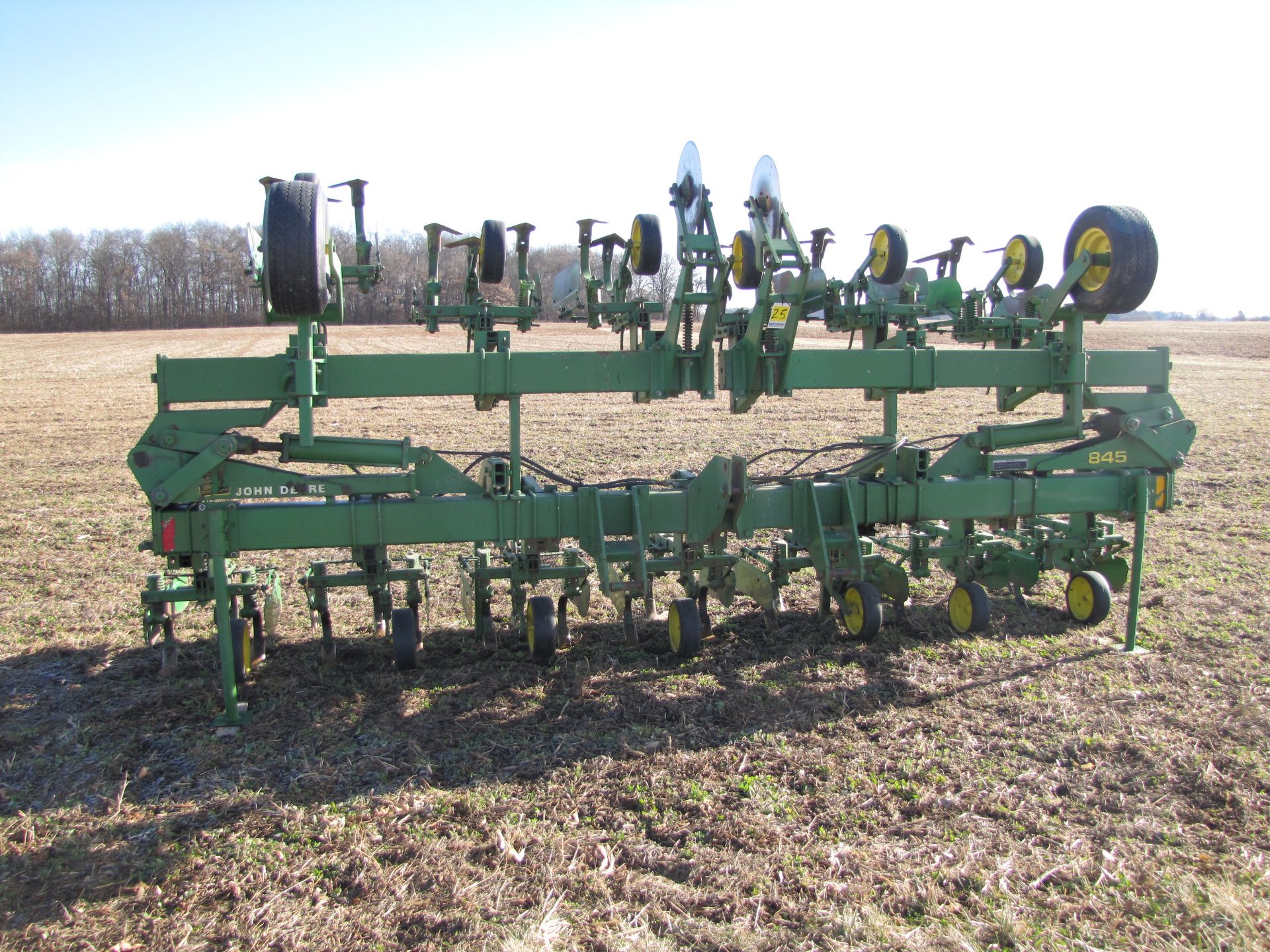 John Deere 845 12R30 row crop cultivator, flat fold w/ shields, 3 pt - Image 7 of 25