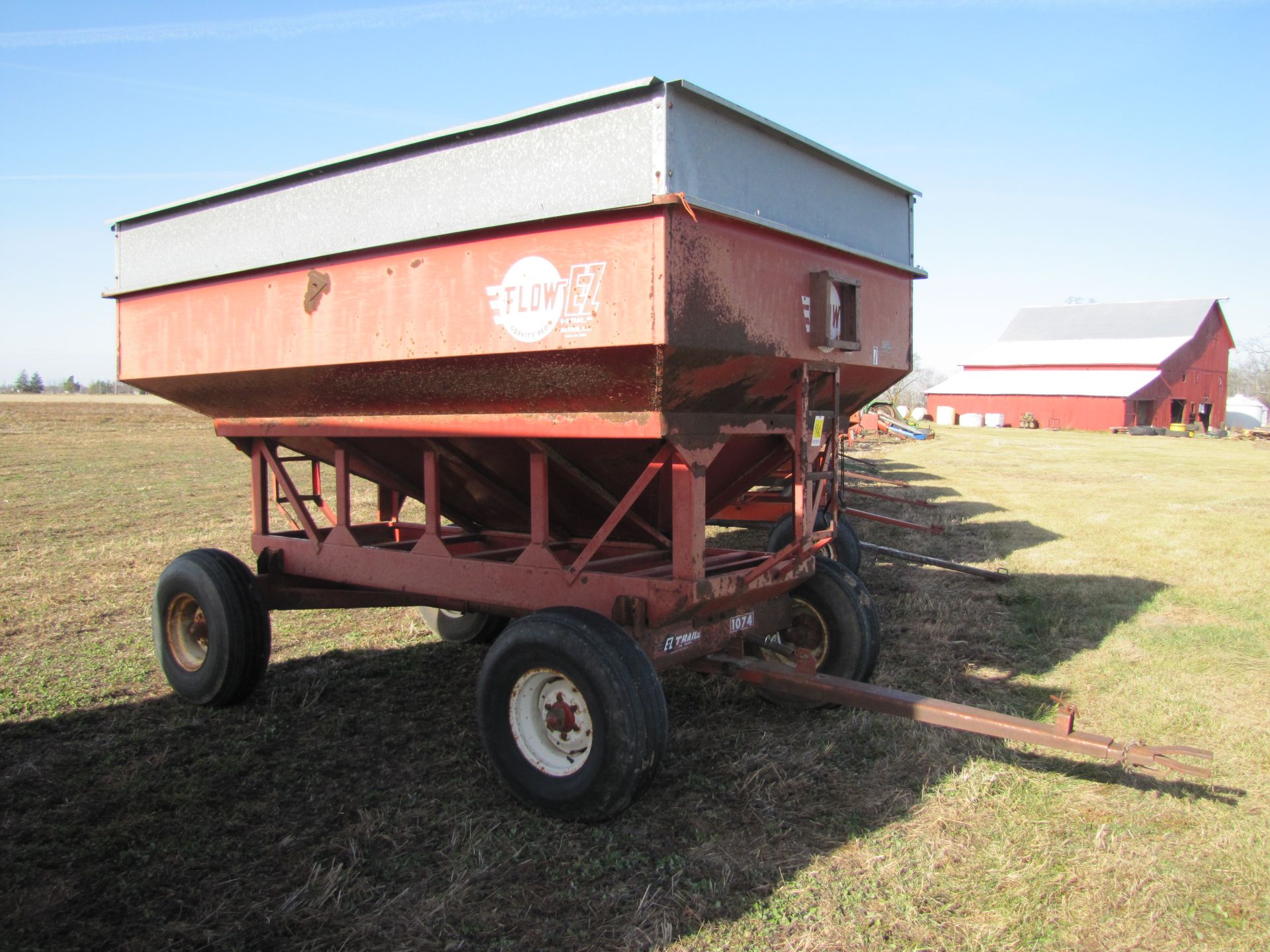 EZ Flow 300 gravity bed wagon on EZ Trail 1074 gear - Image 6 of 17