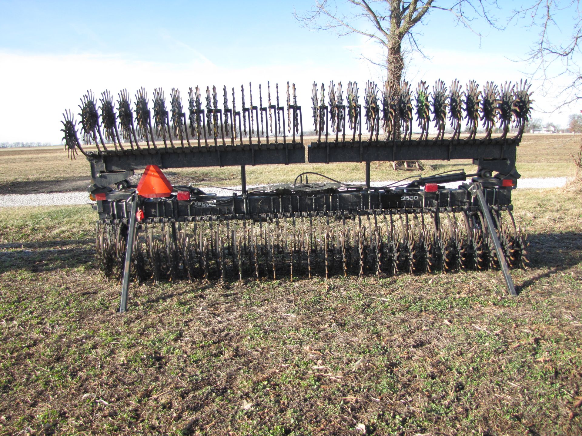 30’ Yetter 3530 flat-fold rotary hoe, 3 pt, depth gauge wheel - Image 4 of 22