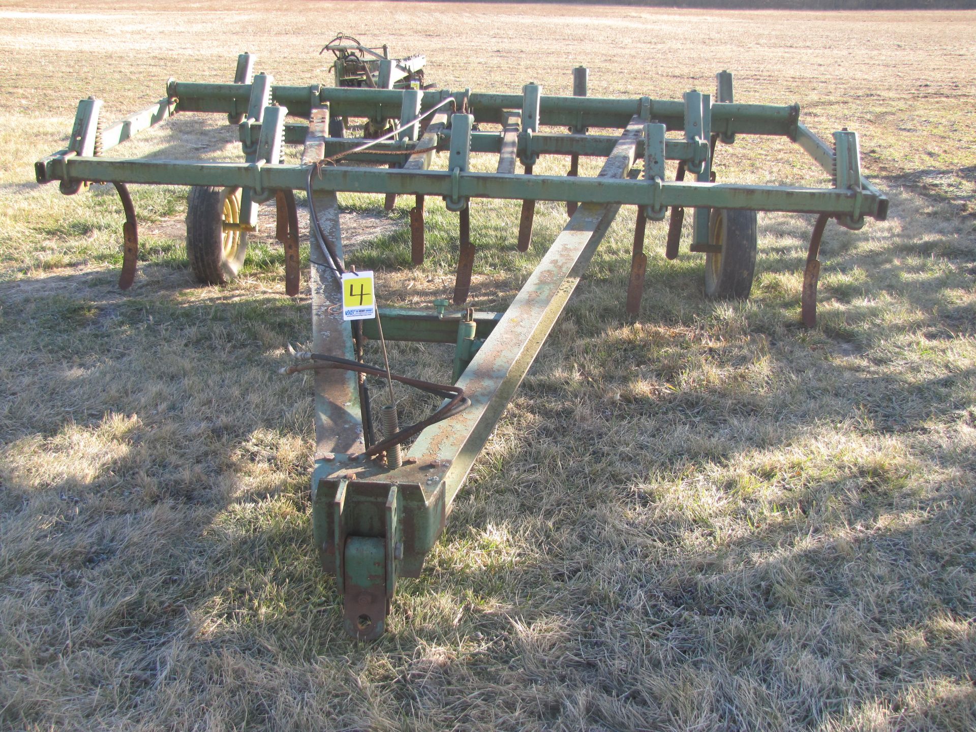 John Deere 1610 13-shank chisel plow - Image 2 of 14