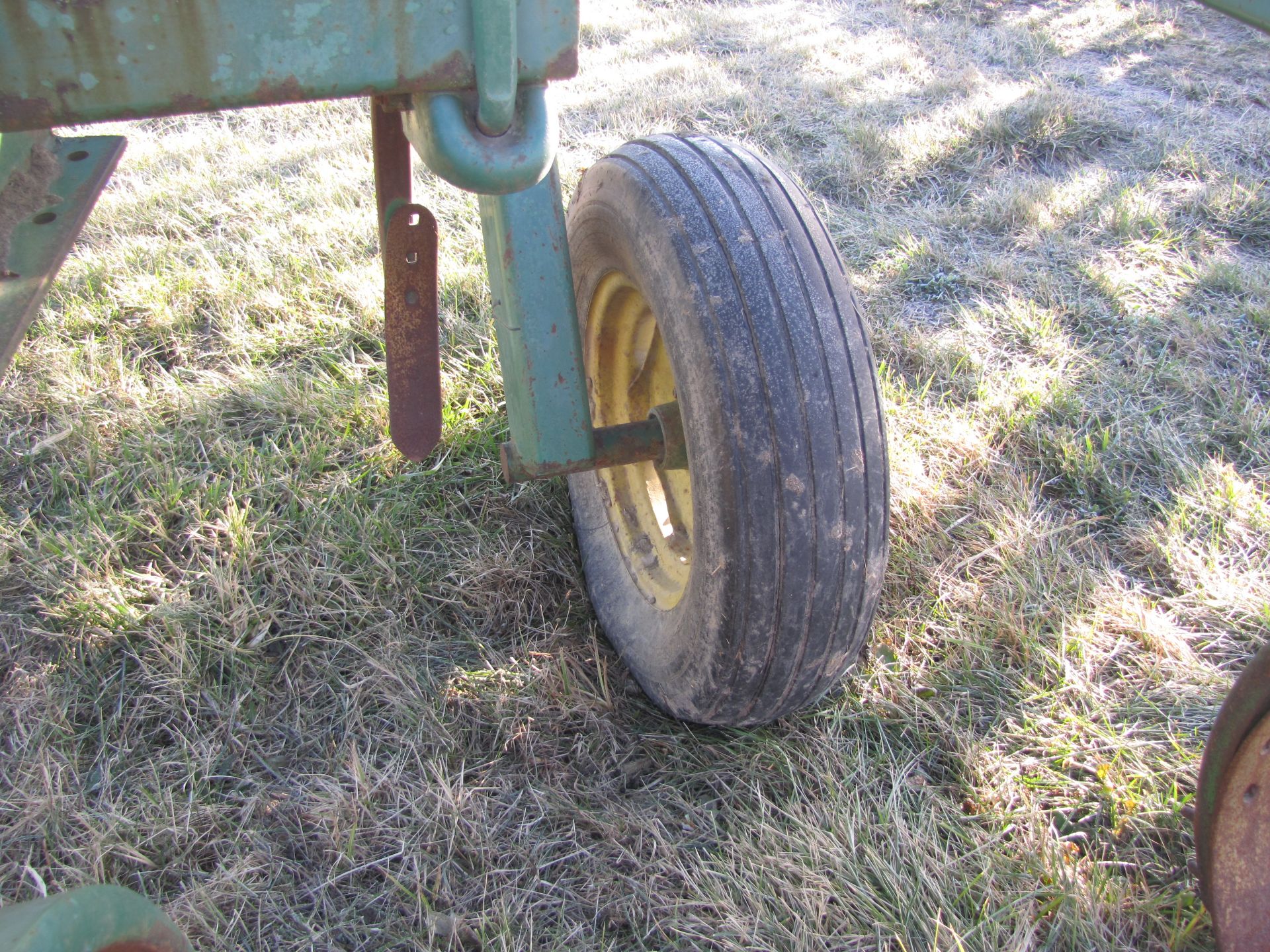 John Deere 1610 13-shank chisel plow - Image 13 of 14