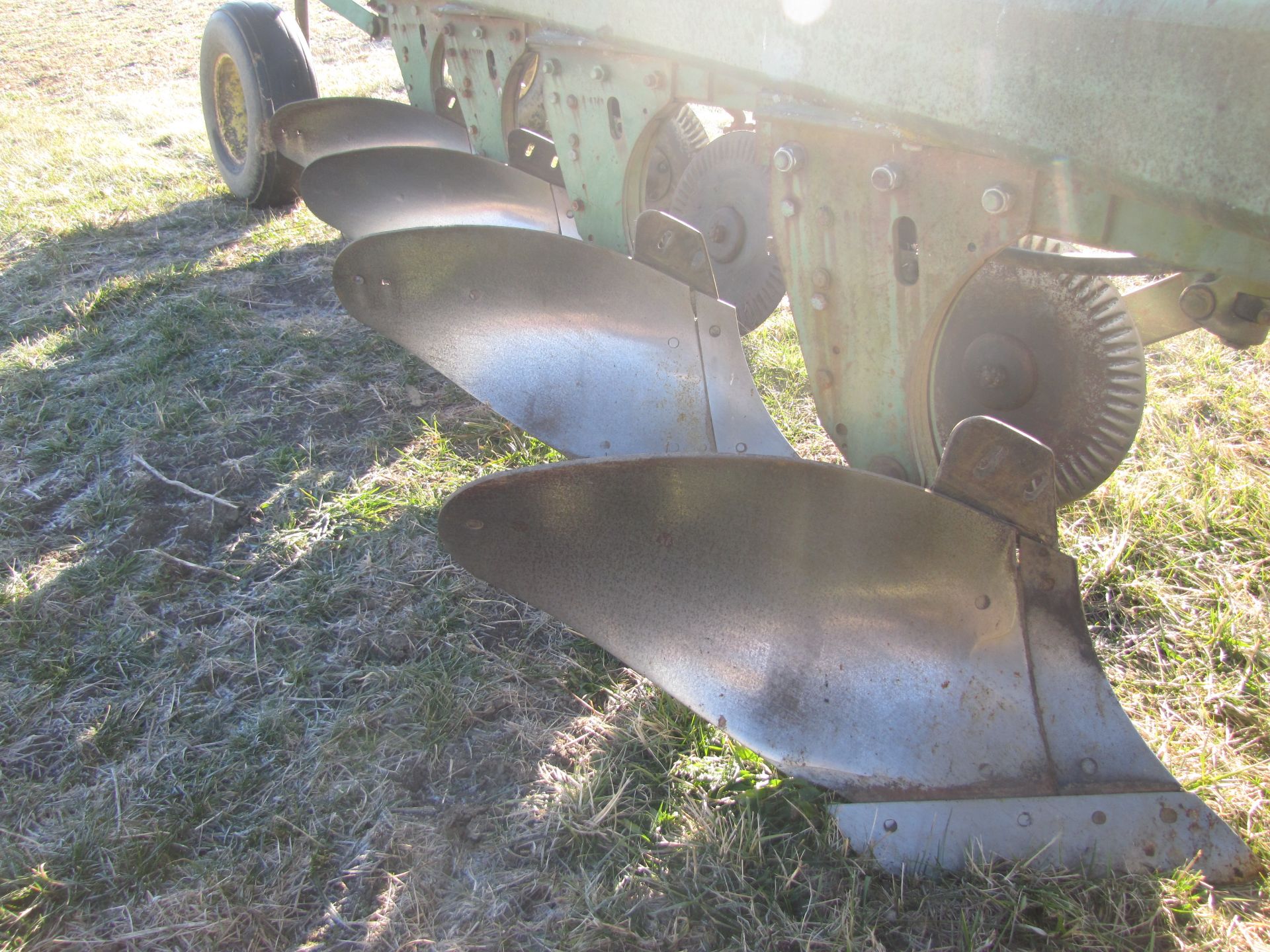 John Deere 8 x 16” 2350-2450 plow, onland hitch - Image 15 of 22