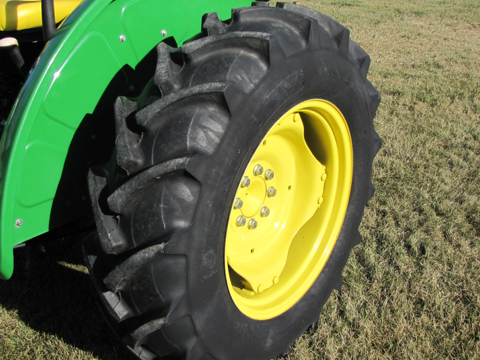 John Deere 5055E tractor - Image 16 of 46