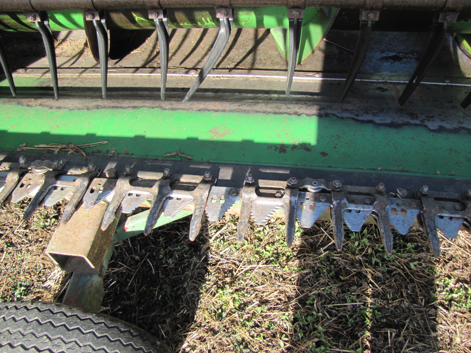 16’ John Deere 216 grain head w/ SCH cutter bar, hyd raise reel, variable speed - Image 12 of 24