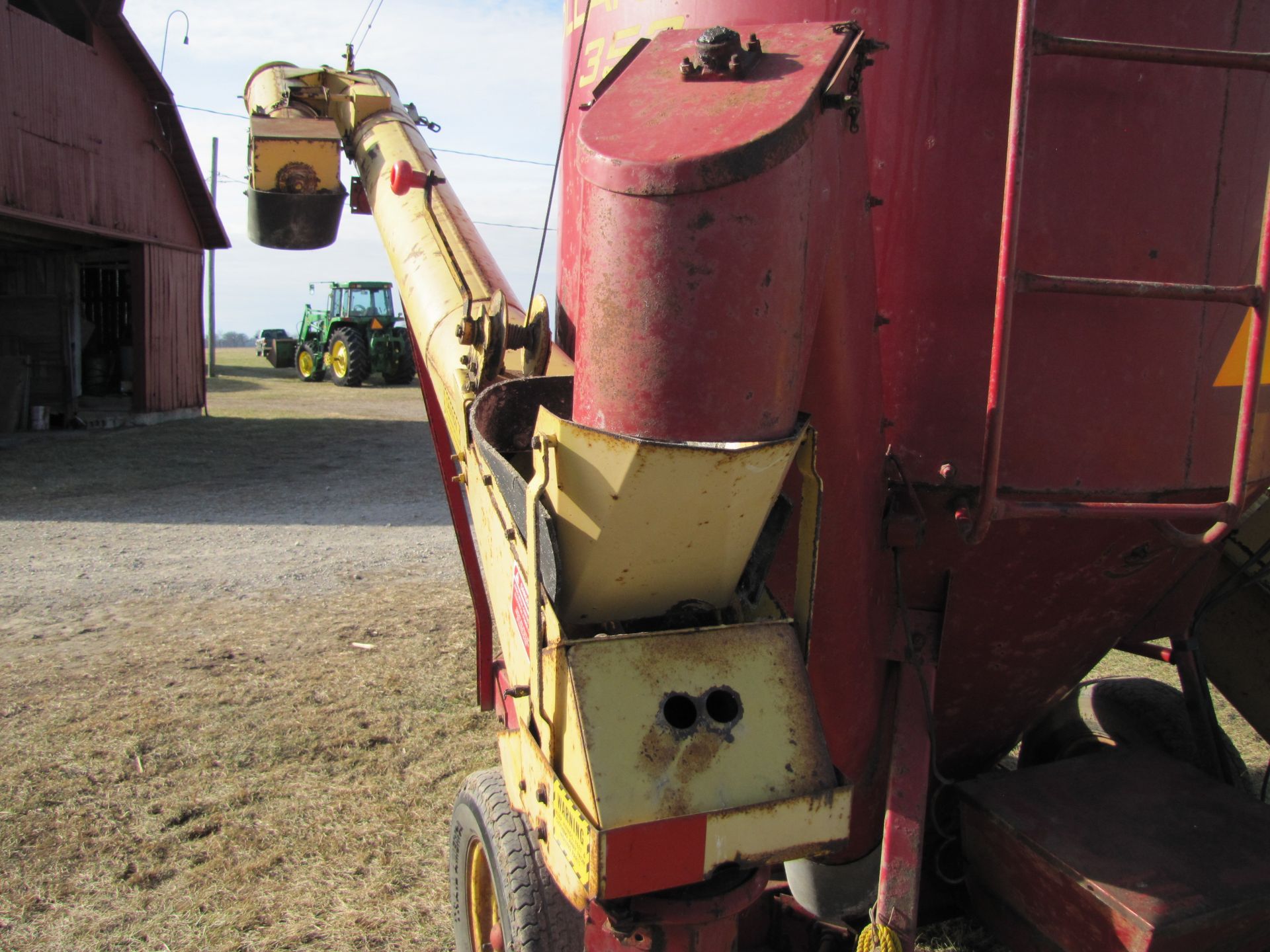 New Holland 352 grinder mixer, scales, ear corn chute, 540 pto - Image 21 of 31