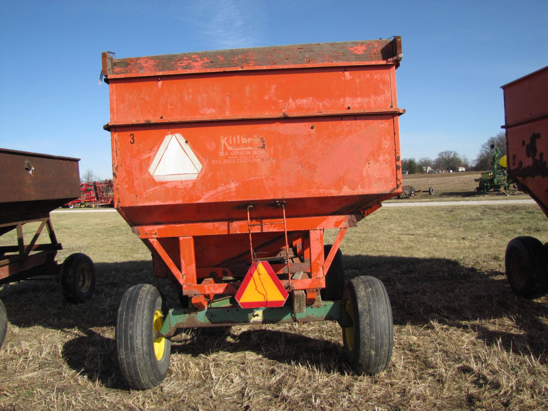 Killbros 350 gravity bed wagon on 1065 John Deere gear - Image 5 of 23