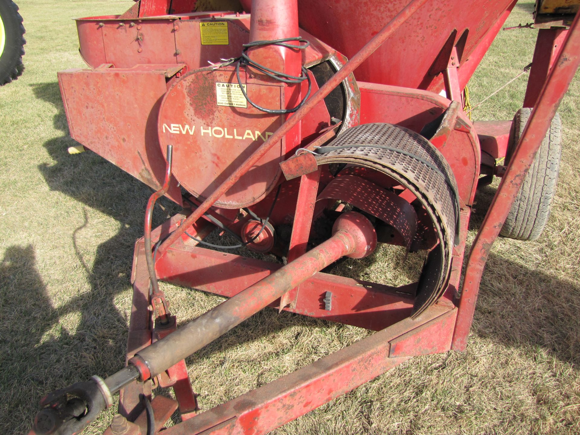 New Holland 352 grinder mixer, scales, ear corn chute, 540 pto - Image 9 of 31