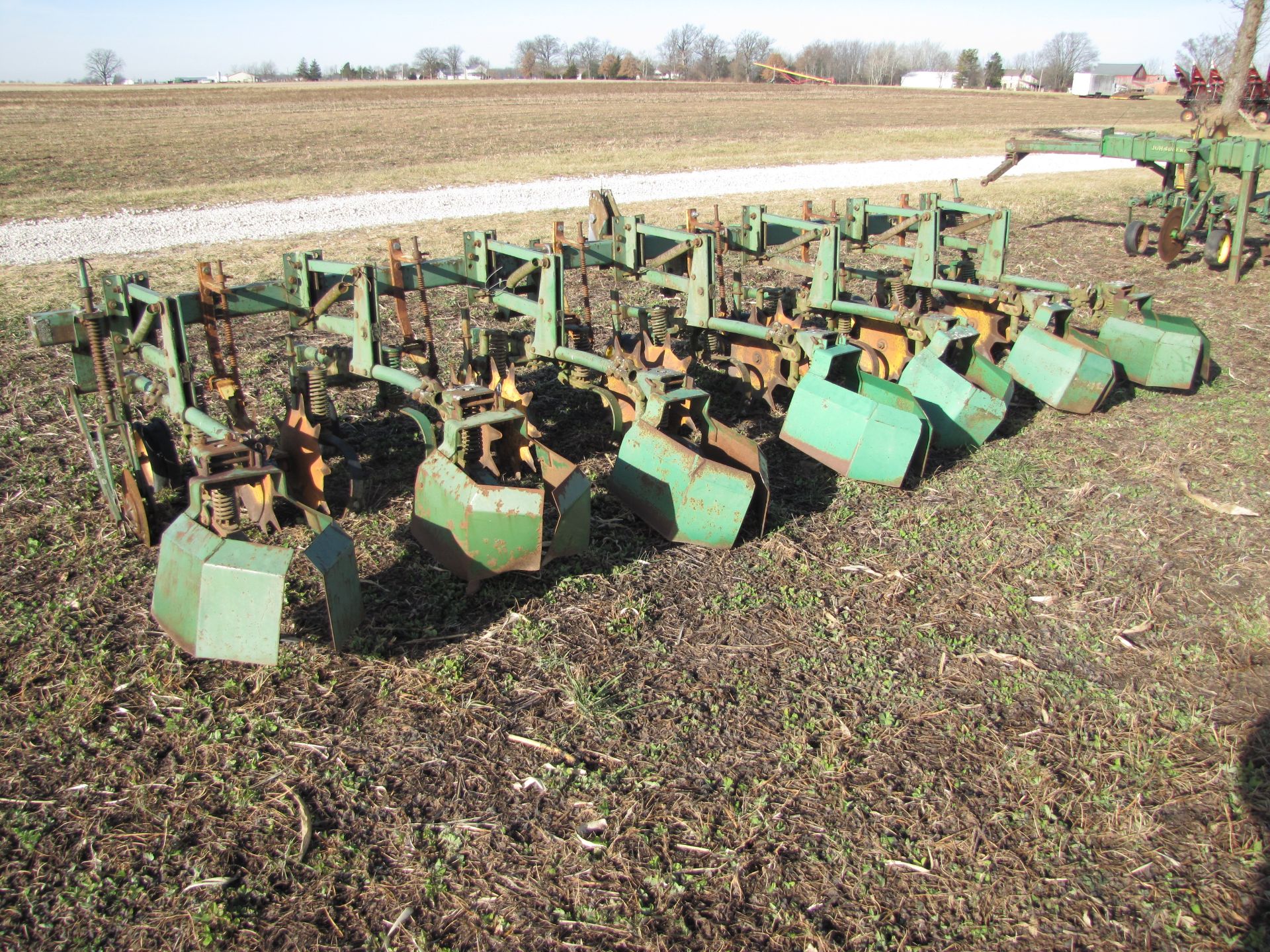 John Deere RM 6R30 row-crop cultivator, 3 pt, rolling shields - Image 2 of 15