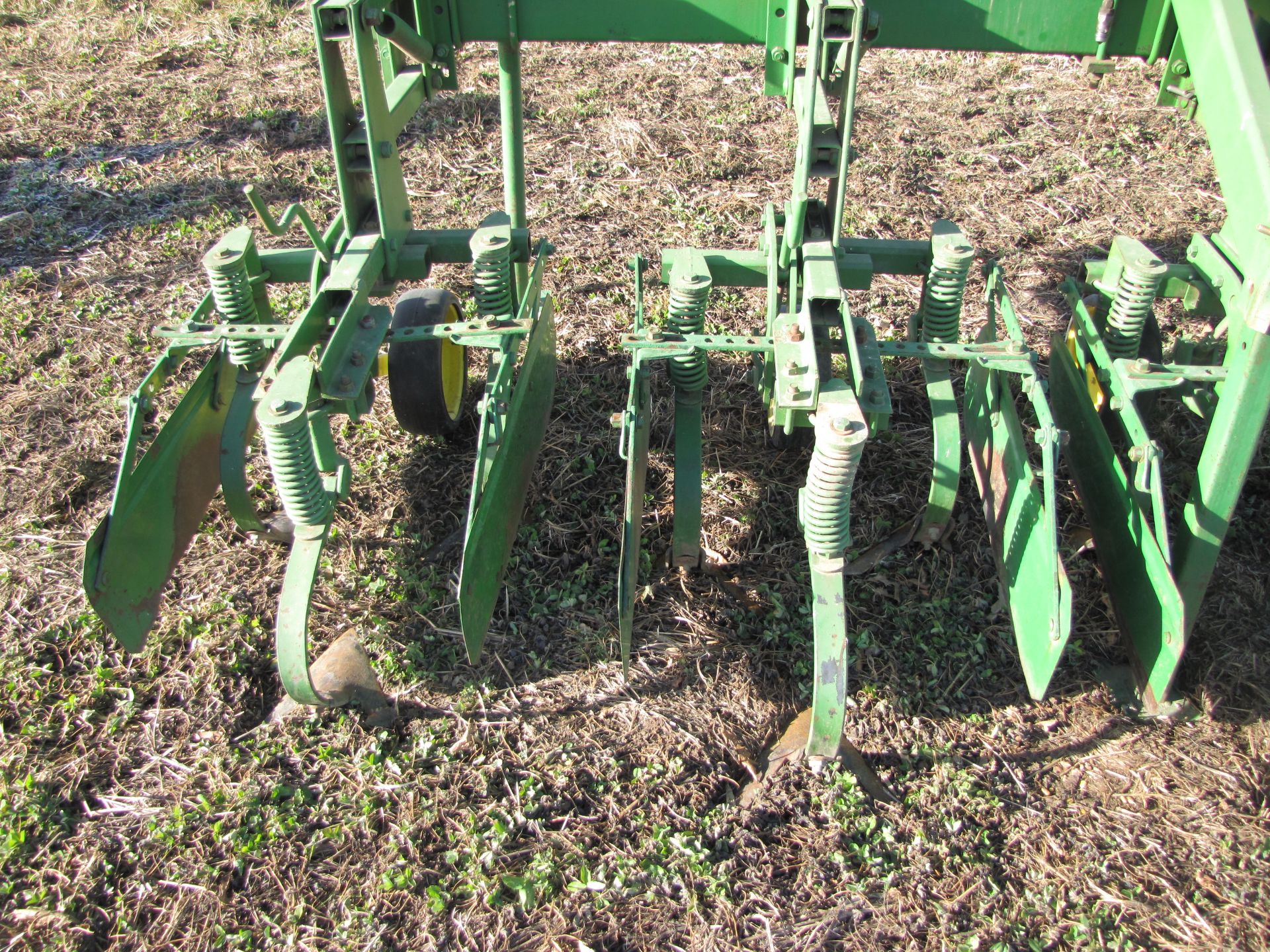 John Deere 845 12R30 row crop cultivator, flat fold w/ shields, 3 pt - Image 15 of 25