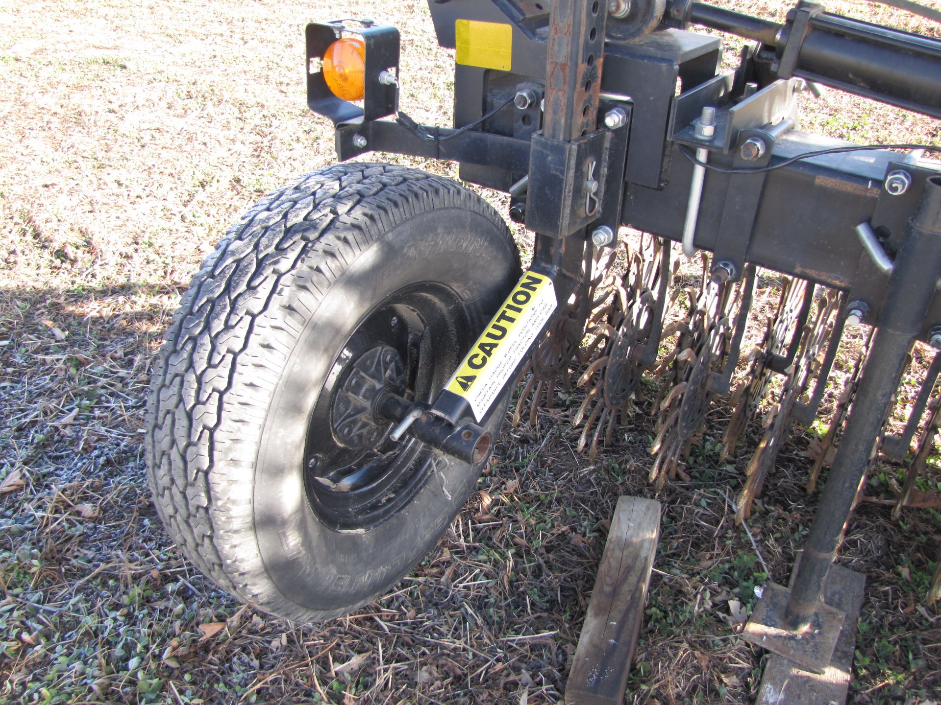 30’ Yetter 3530 flat-fold rotary hoe, 3 pt, depth gauge wheel - Image 8 of 22