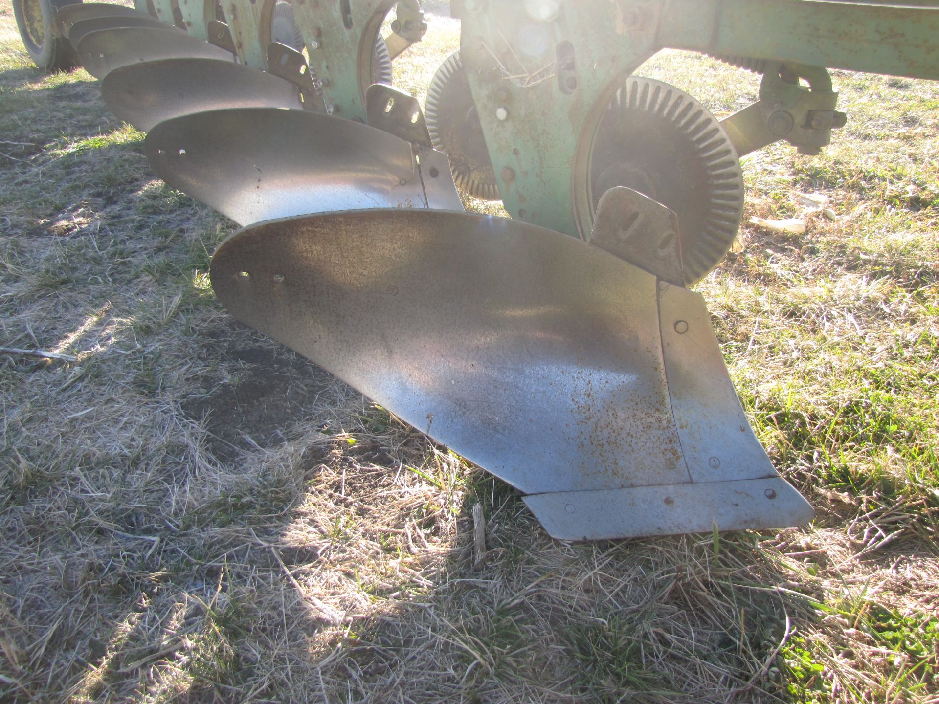 John Deere 8 x 16” 2350-2450 plow, onland hitch - Image 14 of 22