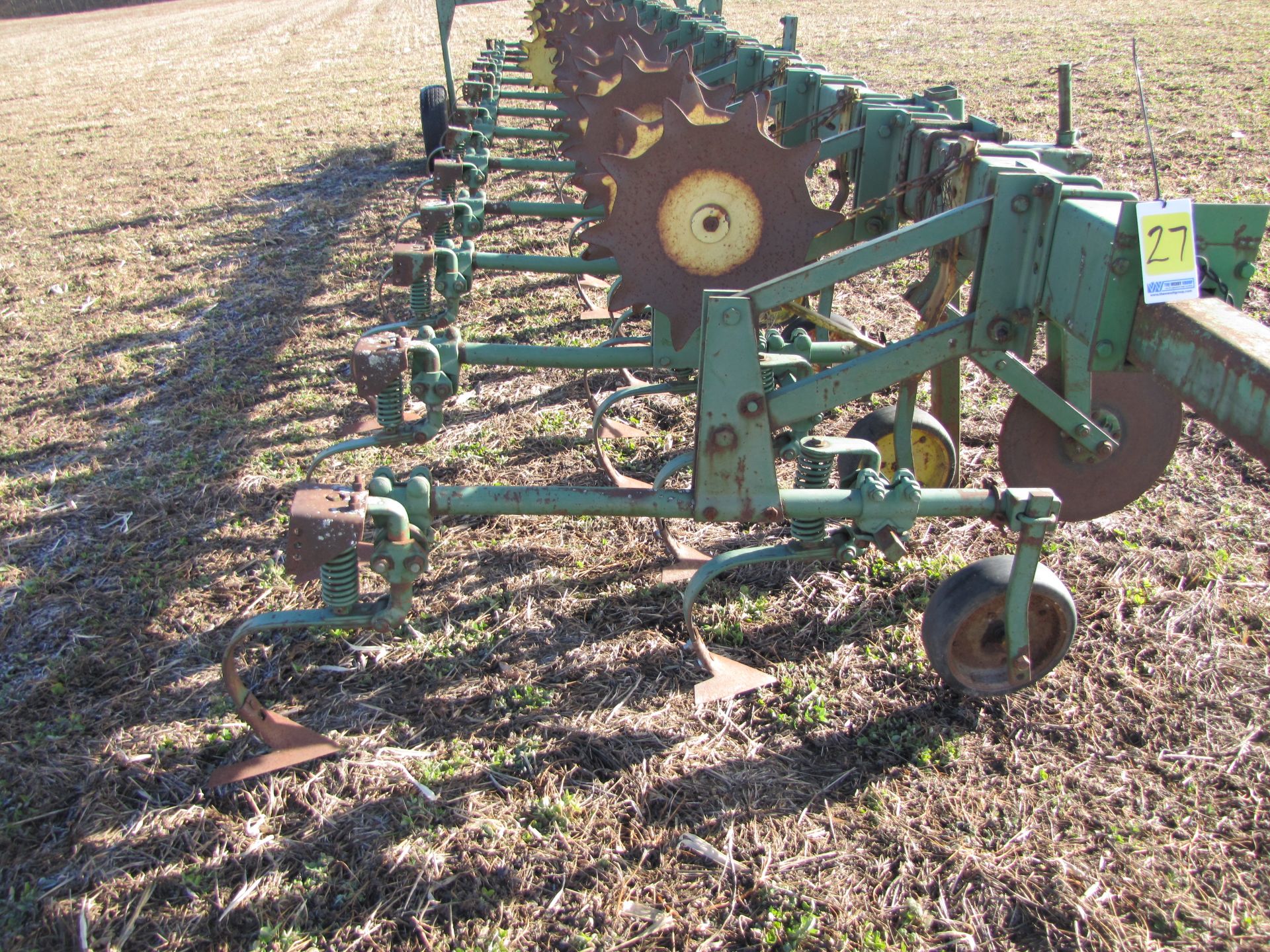 John Deere 12 x 30” RM row-crop cultivator, 3 pt, rolling shields, end transport - Image 13 of 19