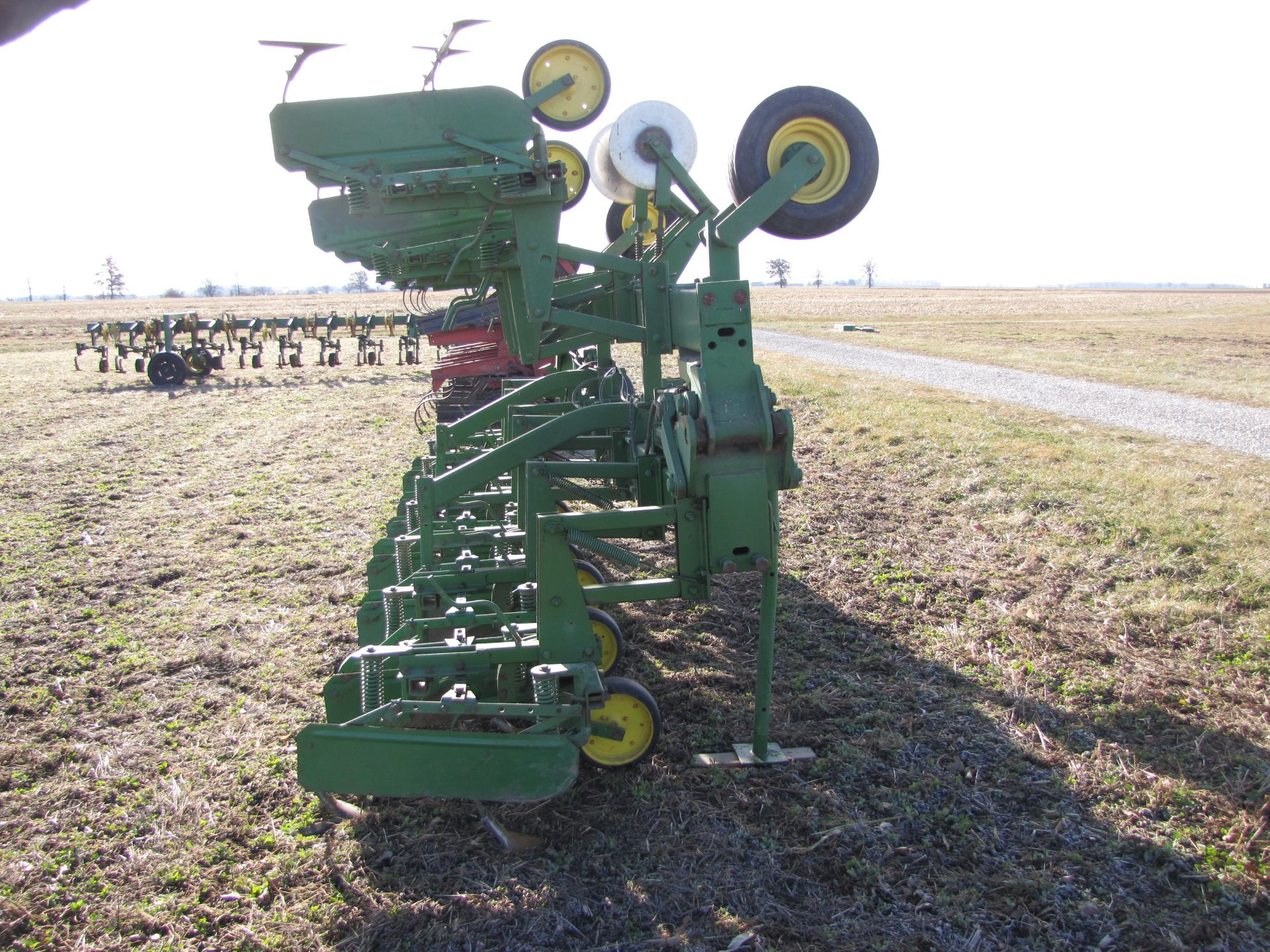 John Deere 845 12R30 row crop cultivator, flat fold w/ shields, 3 pt - Image 6 of 25
