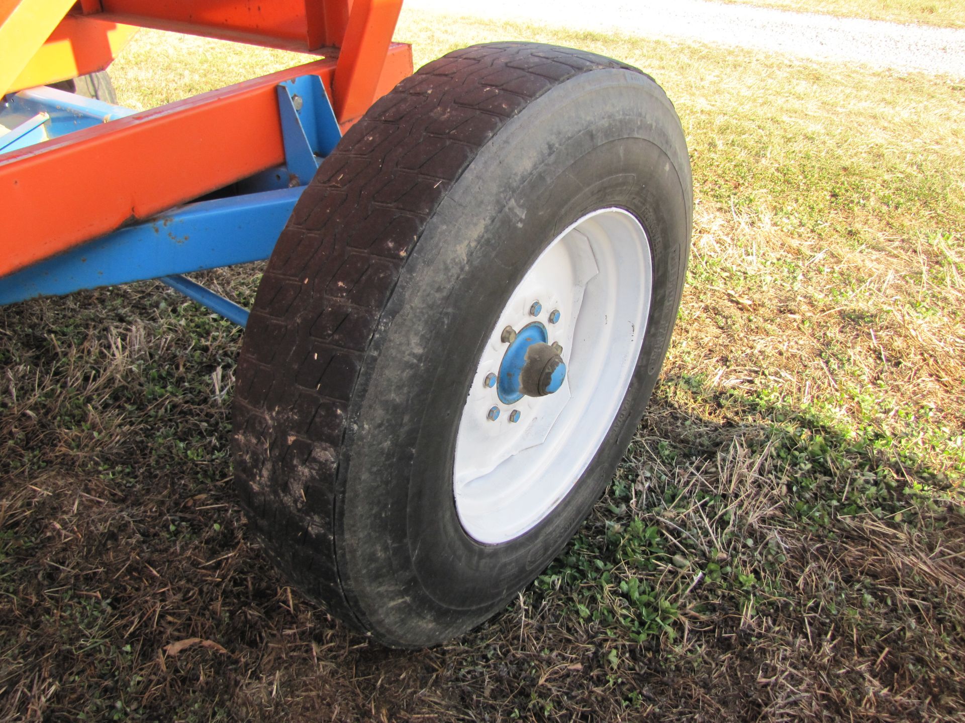 Killbros 385 gravity bed wagon, 11 R 22.5 tires - Image 7 of 18