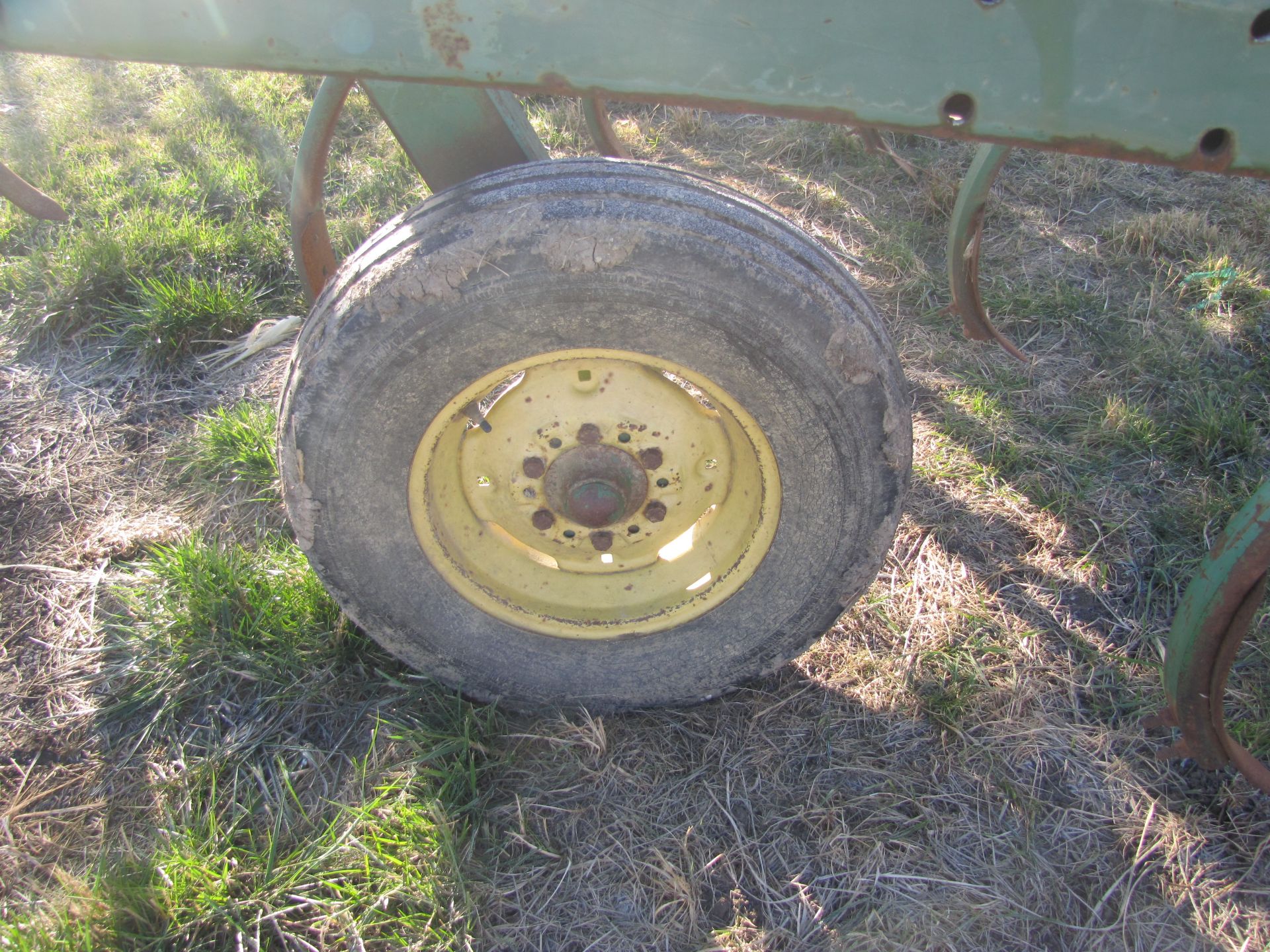 John Deere 1610 13-shank chisel plow - Image 10 of 14