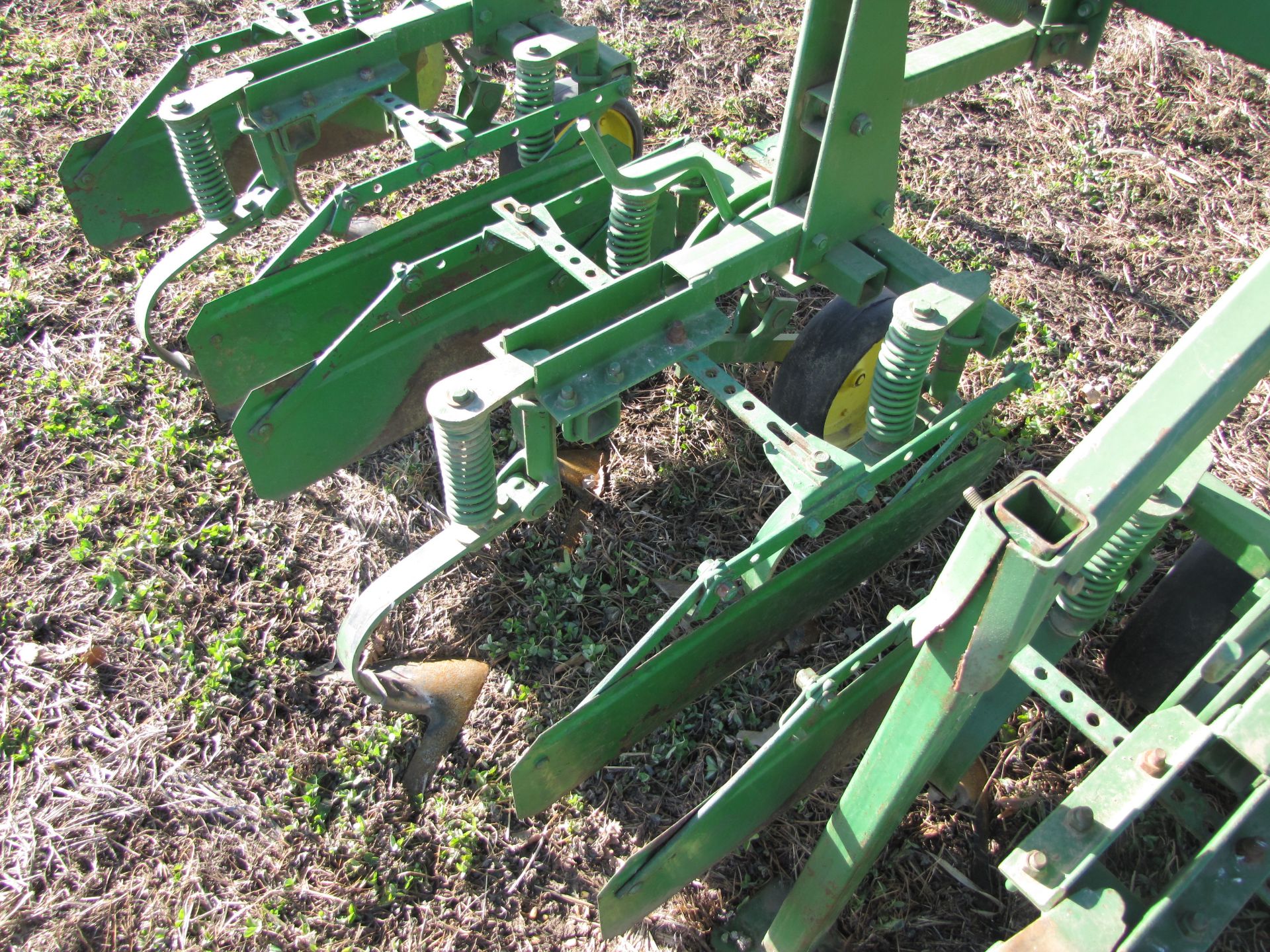 John Deere 845 12R30 row crop cultivator, flat fold w/ shields, 3 pt - Image 20 of 25