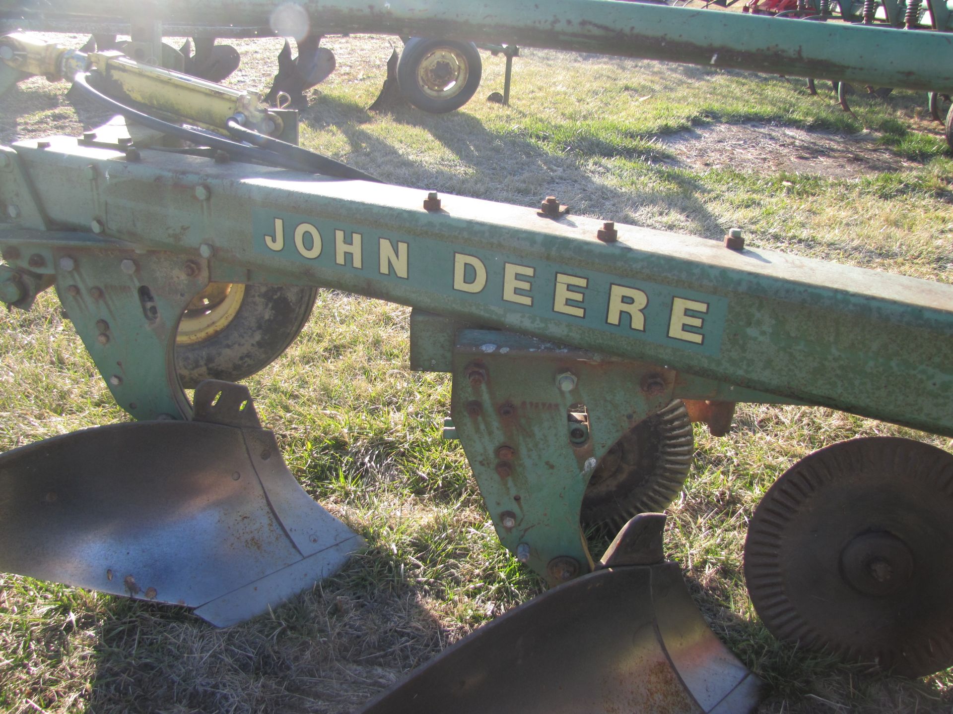 John Deere 8 x 16” 2350-2450 plow, onland hitch - Image 16 of 22