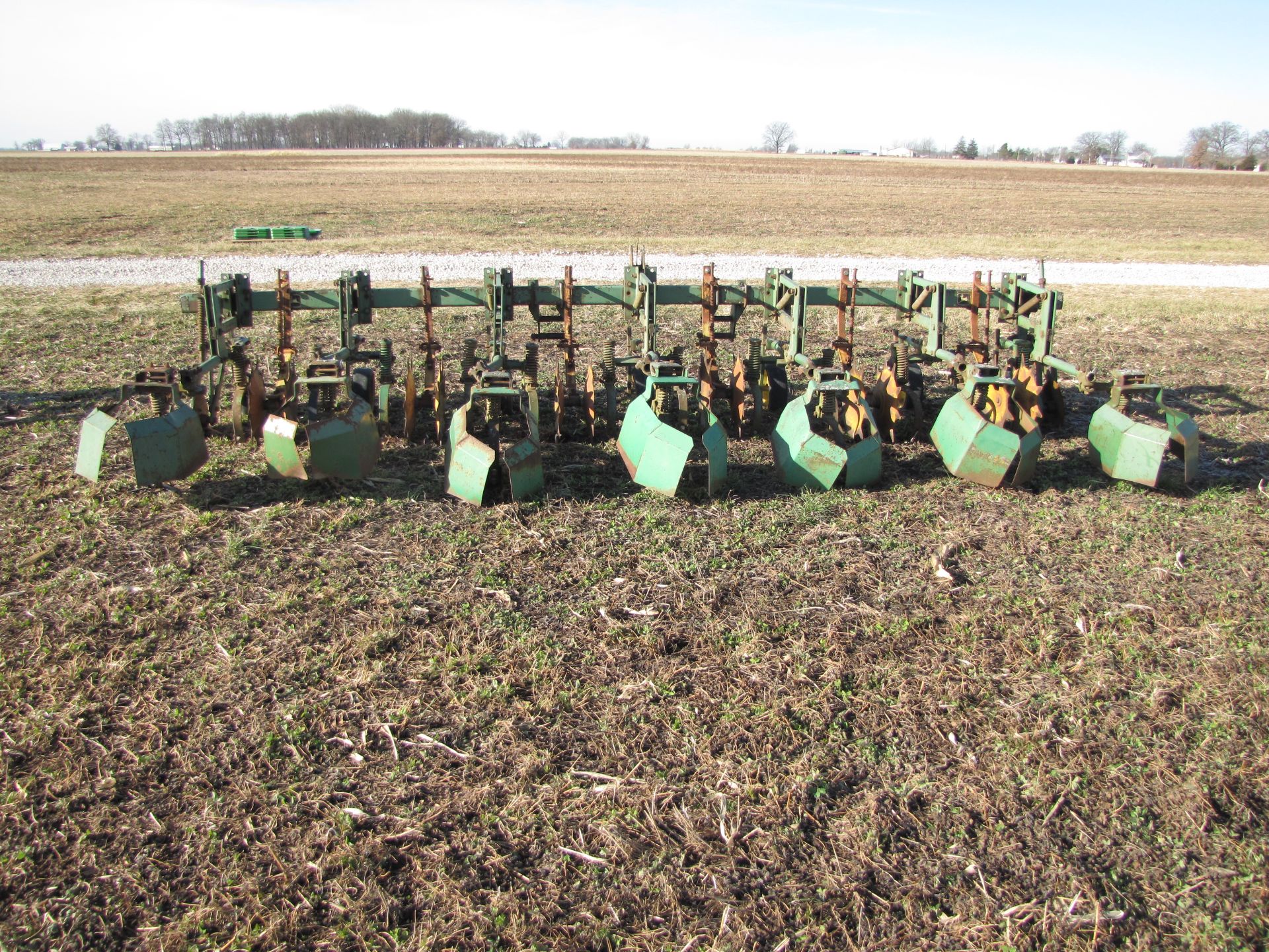 John Deere RM 6R30 row-crop cultivator, 3 pt, rolling shields - Image 3 of 15