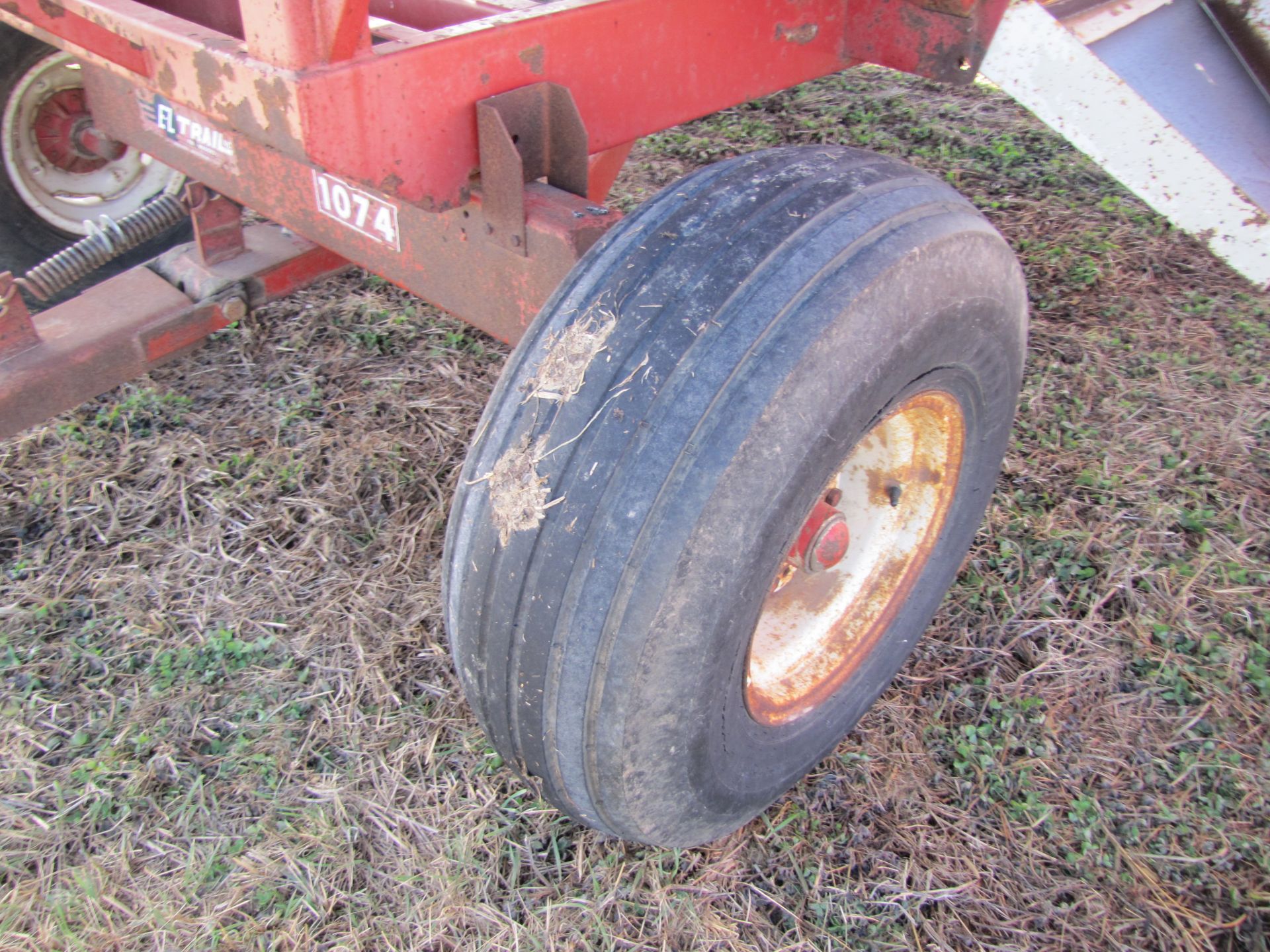 EZ Flow 300 gravity bed wagon on EZ Trail 1074 gear - Image 9 of 17