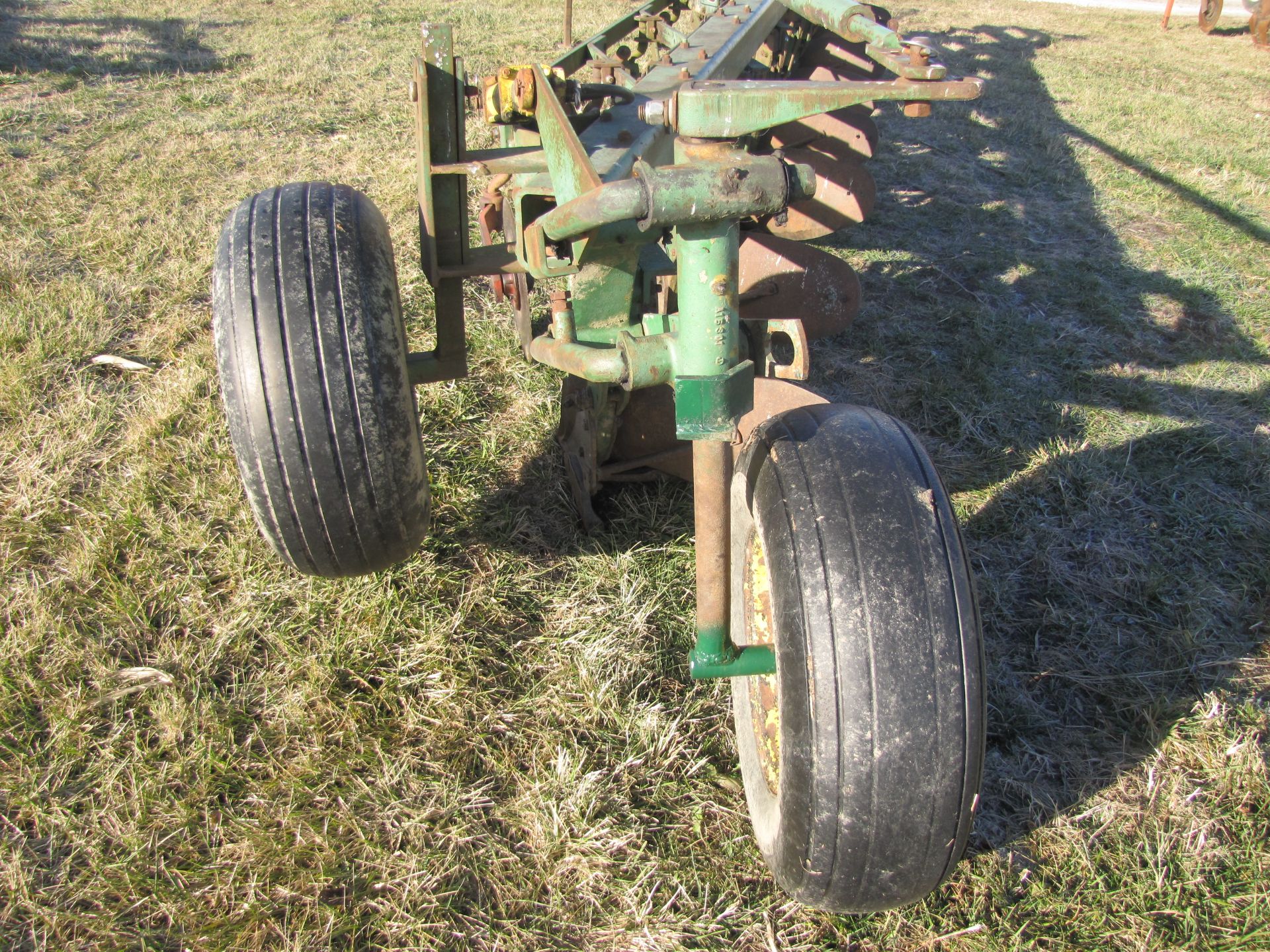 John Deere 8 x 16” 2350-2450 plow, onland hitch - Image 18 of 22